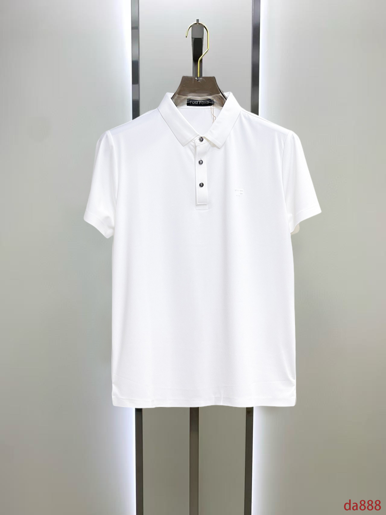 NO:448734,Tom Ford High-end Business White-collar workers are a must-have item for individuals in the unit!  Seizure-free pressed gel ice silk casual business short-sleeved Polo, technology fabric, ice silk traceless, very good body feel, smooth feel and great texture!  Good elasticity, no sense of restraint, the fabric has its own breathable mesh, moisture absorption and sweating, quick drying and keeping it dry, small lapel placket-breasted design, showing a straight posture, not soft pedal, simple style, can be used for business and leisure, highly recommended!  High-elastic ice silk, the touch is as smooth as jade silk, clean and neat, and elegant and gentlemanly. The high-end materials are the key to the fabric, the quality control must be used. The feel is extremely delicate and smooth, the fabric has a good gloss and upper body skeleton feel, so we can greet mature and quality men's clothing!  Sweat in summer and dry instantly, a brand new experience Business commuting and leisure M-4XL, T-shirt, alexander wang19860909汤姆福特 高端商务 白领 单位人士必入单品！ 无痕压胶冰丝休闲商务短袖Polo,科技面料,冰丝无痕,体感非常棒,手感顺滑质感很棒！弹性好,无任何束缚感,面料自带透气网孔,吸湿排汗,速干保持干爽,小翻领门襟排扣设计,展露挺拔姿态,不软踏,简约款式,商务休闲都可驾驭,强烈推荐！高弹冰丝,触感堪比玉蚕丝一样丝滑,干净利落,儒雅绅士风度.高级材质,重点就是面料上,品控的必上,手感极其细腻光滑,面料光泽感和上身骨架感好,打招成熟品质男装！夏天出汗秒干,全新体验 商务通勤休闲 M-4XL,,T-shirt,alexander wang,Men's clothing