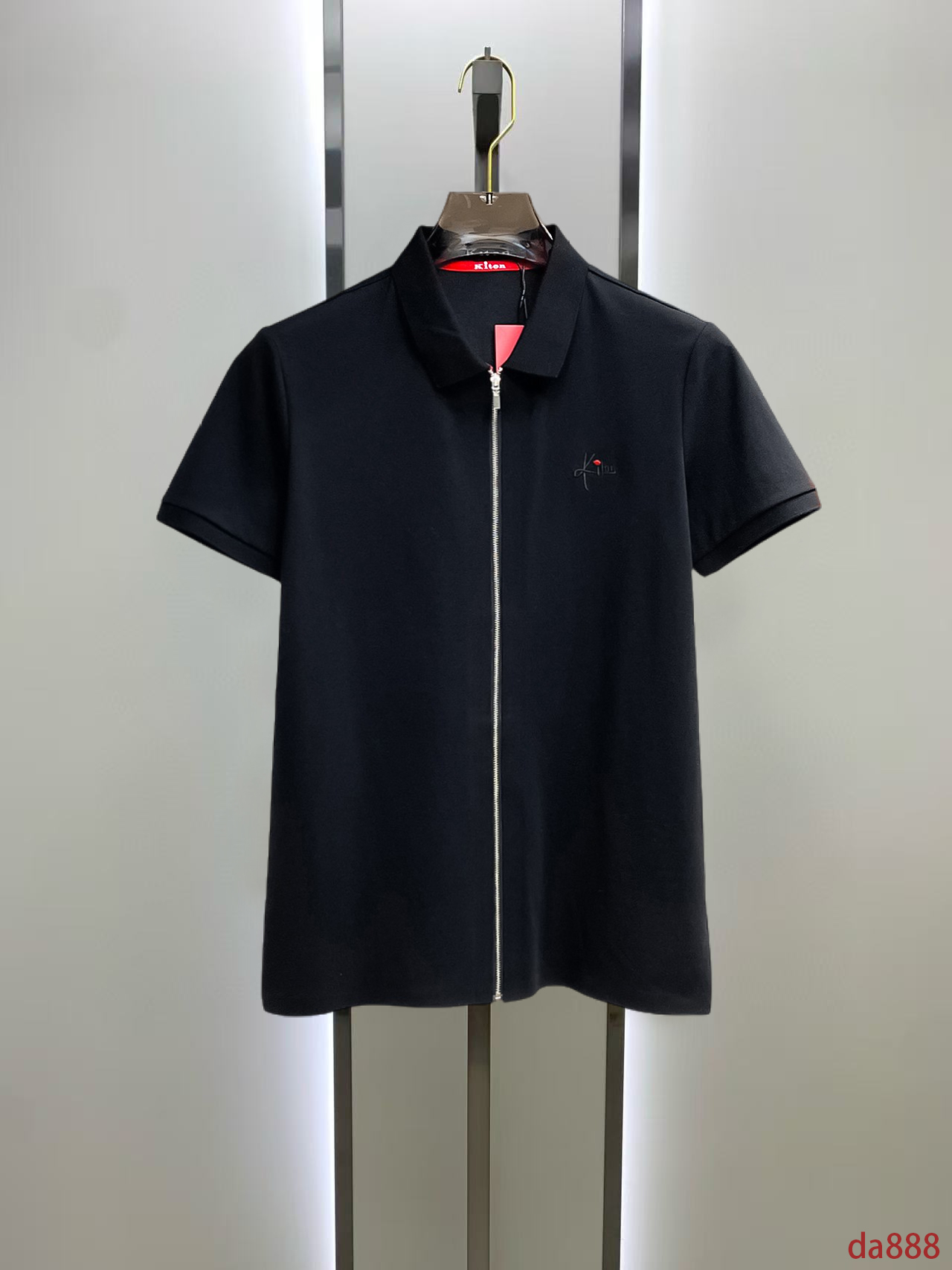 NO:466399,Kiton High-end Business White-collar workers are a must-have item for individuals in the unit!  Seal-free pressed glue ice silk casual business short-sleeved shirt, technological fabric, ice silk traceless, very good body feel, smooth feel and great texture!  Good elasticity, no sense of restraint, the fabric has its own breathable mesh, moisture absorption and sweating, quick drying and keeping it dry, small lapel placket-breasted design, showing a straight posture, not soft pedal, simple style, can be used for business and leisure, highly recommended!  High-elastic ice silk, the touch is as smooth as jade silk, clean and neat, and elegant and gentlemanly. The high-end materials are the key to the fabric, the quality control must be used. The feel is extremely delicate and smooth, the fabric has a good gloss and upper body skeleton feel, so we can greet mature and quality men's clothing!  Sweat in summer and dry instantly, a brand new experience Business commuting and leisure M-4XL, Shirts, T-shirt, alexander wang19860909Kiton 高端商务 白领 单位人士必入单品！ 无痕压胶冰丝休闲商务短袖衬衫,科技面料,冰丝无痕,体感非常棒,手感顺滑质感很棒！弹性好,无任何束缚感,面料自带透气网孔,吸湿排汗,速干保持干爽,小翻领门襟排扣设计,展露挺拔姿态,不软踏,简约款式,商务休闲都可驾驭,强烈推荐！高弹冰丝,触感堪比玉蚕丝一样丝滑,干净利落,儒雅绅士风度.高级材质,重点就是面料上,品控的必上,手感极其细腻光滑,面料光泽感和上身骨架感好,打招成熟品质男装！夏天出汗秒干,全新体验 商务通勤休闲 M-4XL,,shirts,T-shirt,alexander wang,Men's clothing