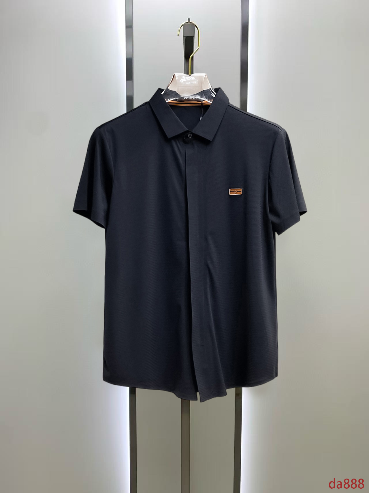 NO:448754,Jenia High-end Business White-collar workers are a must-have item for individuals in the unit!  Seal-free pressed glue ice silk casual business short-sleeved shirt, technological fabric, ice silk traceless, very good body feel, smooth feel and great texture!  Good elasticity, no sense of restraint, the fabric has its own breathable mesh, moisture absorption and sweating, quick drying and keeping it dry, small lapel placket-breasted design, showing a straight posture, not soft pedal, simple style, can be used for business and leisure, highly recommended!  High-elastic ice silk, the touch is as smooth as jade silk, clean and neat, and elegant and gentlemanly. The high-end materials are the key to the fabric, the quality control must be used. The feel is extremely delicate and smooth, the fabric has a good gloss and upper body skeleton feel, so we can greet mature and quality men's clothing!  Sweat in summer and dry in seconds, a brand new experience Business commuting and leisure M-4XL, zegna,shirts,T-shirt,alexander wang19860909杰尼亚 高端商务 白领 单位人士必入单品！ 无痕压胶冰丝休闲商务短袖衬衫,科技面料,冰丝无痕,体感非常棒,手感顺滑质感很棒！弹性好,无任何束缚感,面料自带透气网孔,吸湿排汗,速干保持干爽,小翻领门襟排扣设计,展露挺拔姿态,不软踏,简约款式,商务休闲都可驾驭,强烈推荐！高弹冰丝,触感堪比玉蚕丝一样丝滑,干净利落,儒雅绅士风度.高级材质,重点就是面料上,品控的必上,手感极其细腻光滑,面料光泽感和上身骨架感好,打招成熟品质男装！夏天出汗秒干,全新体验 商务通勤休闲 M-4XL,,zegna,shirts,T-shirt,alexander wang,Men's clothing