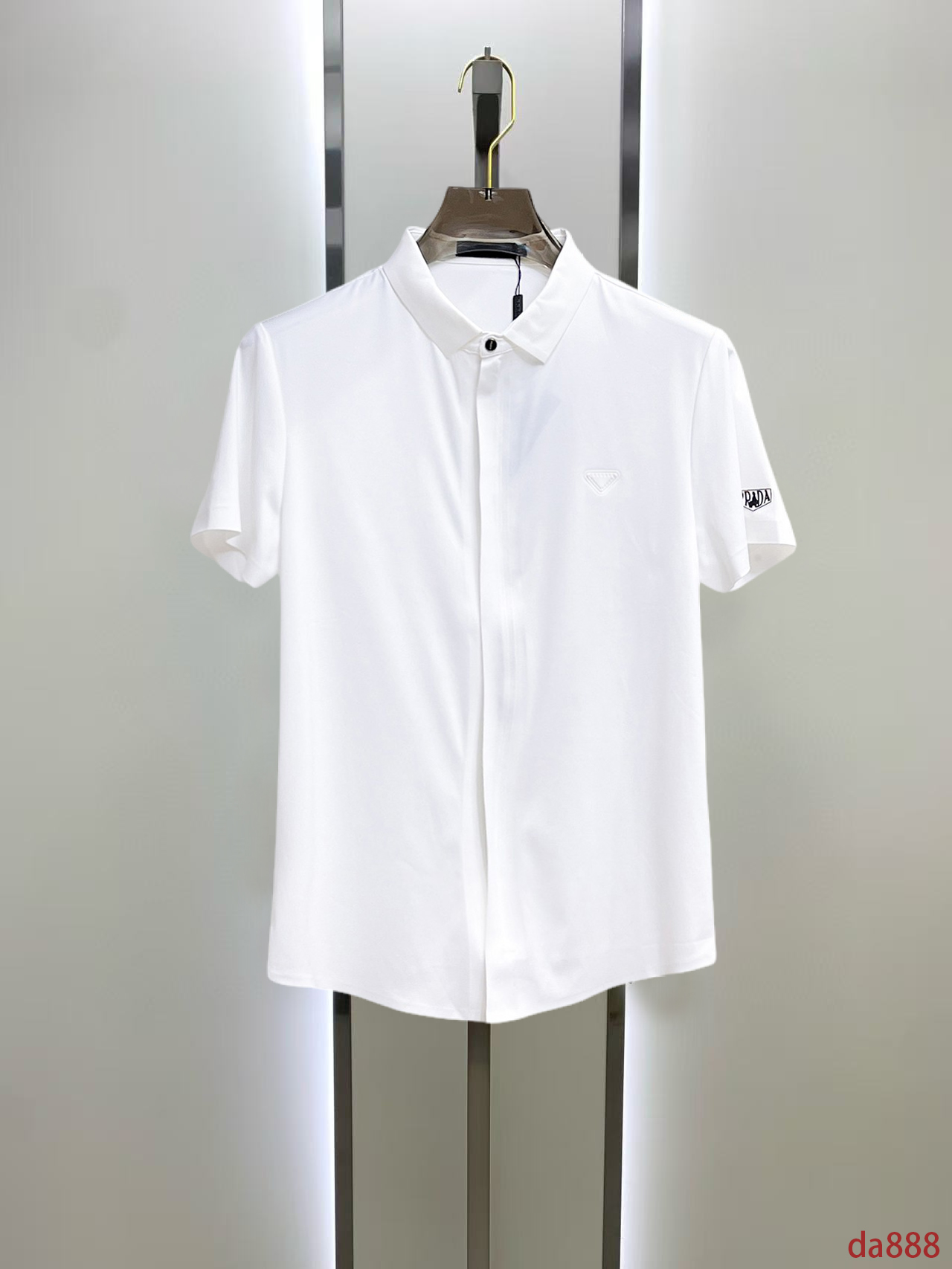 NO:448761,Prada High-end Business White-collar workers are a must-have item for individuals in the unit!  Seal-free pressed glue ice silk casual business short-sleeved shirt, technological fabric, ice silk traceless, very good body feel, smooth feel and great texture!  Good elasticity, no sense of restraint, the fabric has its own breathable mesh, moisture absorption and sweating, quick drying and keeping it dry, small lapel placket-breasted design, showing a straight posture, not soft pedal, simple style, can be used for business and leisure, highly recommended!  High-elastic ice silk, the touch is as smooth as jade silk, clean and neat, and elegant and gentlemanly. The high-end materials are the key to the fabric, the quality control must be used. The feel is extremely delicate and smooth, the fabric has a good gloss and upper body skeleton feel, so we can greet mature and quality men's clothing!  Sweat in summer and dry in seconds, a brand new experience Business commuting and leisure M-4XL, prada,shirts,T-shirt,alexander wang19860909普拉达 高端商务 白领 单位人士必入单品！ 无痕压胶冰丝休闲商务短袖衬衫,科技面料,冰丝无痕,体感非常棒,手感顺滑质感很棒！弹性好,无任何束缚感,面料自带透气网孔,吸湿排汗,速干保持干爽,小翻领门襟排扣设计,展露挺拔姿态,不软踏,简约款式,商务休闲都可驾驭,强烈推荐！高弹冰丝,触感堪比玉蚕丝一样丝滑,干净利落,儒雅绅士风度.高级材质,重点就是面料上,品控的必上,手感极其细腻光滑,面料光泽感和上身骨架感好,打招成熟品质男装！夏天出汗秒干,全新体验 商务通勤休闲 M-4XL,,prada,shirts,T-shirt,alexander wang,Men's clothing