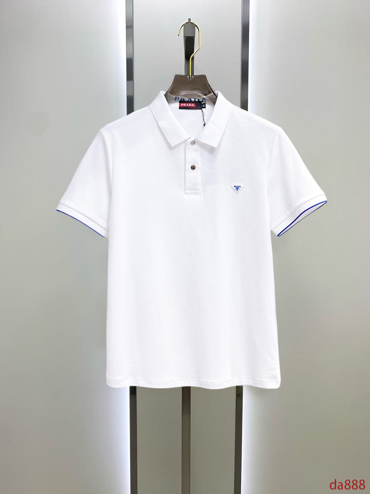 NO:448720,Prada High-end Business White-collar workers are a must-have item for individuals in the unit!  Seizure-free pressed gel ice silk casual business short-sleeved Polo, technology fabric, ice silk traceless, very good body feel, smooth feel and great texture!  Good elasticity, no sense of restraint, the fabric has its own breathable mesh, moisture absorption and sweating, quick drying and keeping it dry, small lapel placket-breasted design, showing a straight posture, not soft pedal, simple style, can be used for business and leisure, highly recommended!  High-elastic ice silk, the touch is as smooth as jade silk, clean and neat, and elegant and gentlemanly. The high-end materials are the key to the fabric, the quality control must be used. The feel is extremely delicate and smooth, the fabric has a good gloss and upper body skeleton feel, so we can greet mature and quality men's clothing!  Sweat in summer and dry in seconds, a brand new experience Business commuting and leisure M-4XL, prada, T-shirt, alexander wang19860909普拉达 高端商务 白领 单位人士必入单品！ 无痕压胶冰丝休闲商务短袖Polo,科技面料,冰丝无痕,体感非常棒,手感顺滑质感很棒！弹性好,无任何束缚感,面料自带透气网孔,吸湿排汗,速干保持干爽,小翻领门襟排扣设计,展露挺拔姿态,不软踏,简约款式,商务休闲都可驾驭,强烈推荐！高弹冰丝,触感堪比玉蚕丝一样丝滑,干净利落,儒雅绅士风度.高级材质,重点就是面料上,品控的必上,手感极其细腻光滑,面料光泽感和上身骨架感好,打招成熟品质男装！夏天出汗秒干,全新体验 商务通勤休闲 M-4XL,,prada,T-shirt,alexander wang,Men's clothing