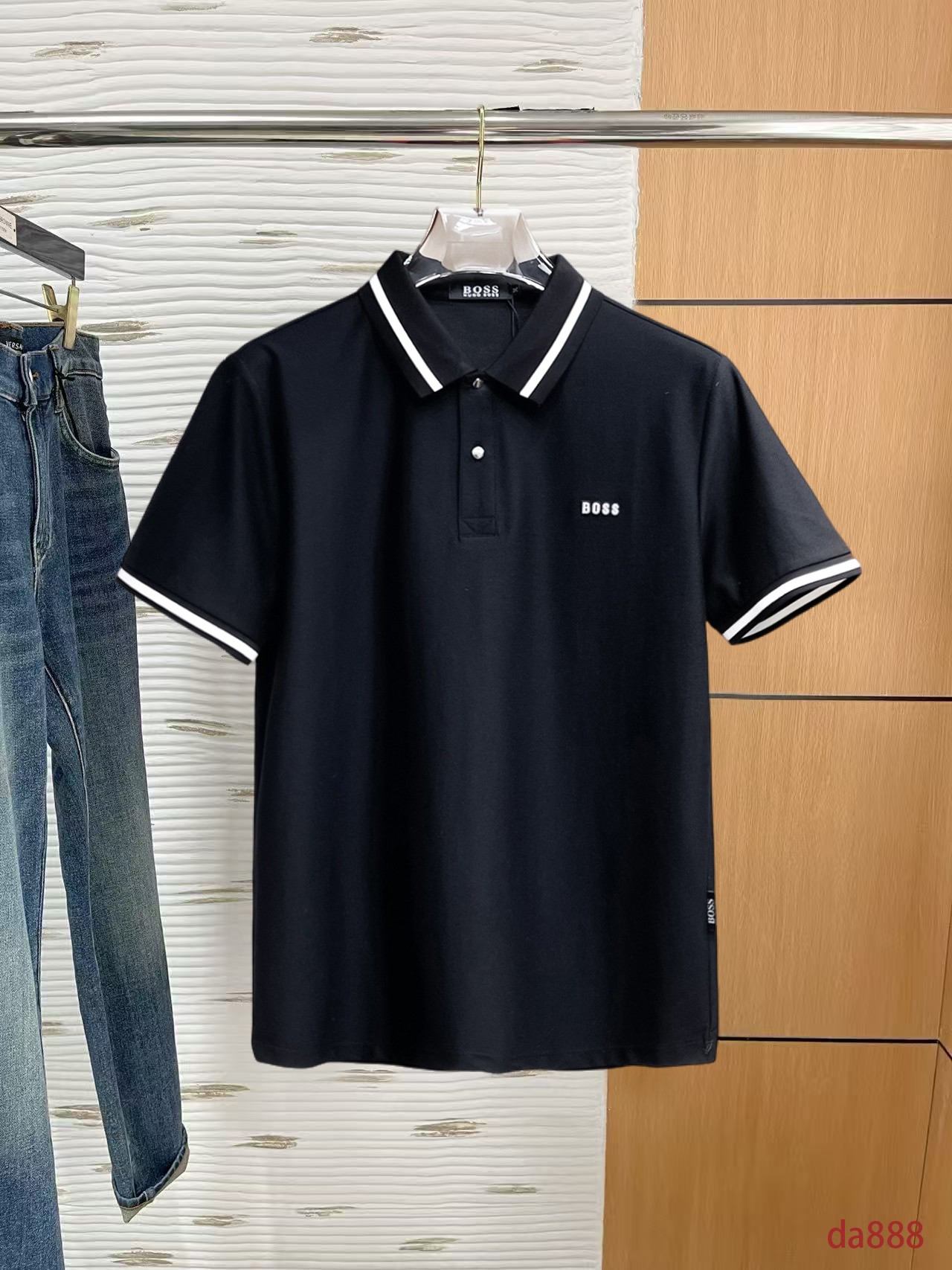 NO:160196,BOSS High-end Business White-collar workers are a must-have item for individuals in the unit!  Seizure-free pressed gel ice silk casual business short-sleeved Polo, technology fabric, ice silk traceless, very good body feel, smooth feel and great texture!  Good elasticity, no sense of restraint, the fabric has its own breathable mesh, moisture absorption and sweating, quick drying and keeping it dry, small lapel placket-breasted design, showing a straight posture, not soft pedal, simple style, can be used for business and leisure, highly recommended!  High-elastic ice silk, the touch is as smooth as jade silk, clean and neat, and elegant and gentlemanly. The high-end materials are the key to the fabric, the quality control must be used. The feel is extremely delicate and smooth, the fabric has a good gloss and upper body skeleton feel, so we can greet mature and quality men's clothing!  Sweat in summer and dry instantly, a brand new experience Business commuting and leisure M-4XL, T-shirt, alexander wang19860909BOSS 高端商务 白领 单位人士必入单品！ 无痕压胶冰丝休闲商务短袖Polo,科技面料,冰丝无痕,体感非常棒,手感顺滑质感很棒！弹性好,无任何束缚感,面料自带透气网孔,吸湿排汗,速干保持干爽,小翻领门襟排扣设计,展露挺拔姿态,不软踏,简约款式,商务休闲都可驾驭,强烈推荐！高弹冰丝,触感堪比玉蚕丝一样丝滑,干净利落,儒雅绅士风度.高级材质,重点就是面料上,品控的必上,手感极其细腻光滑,面料光泽感和上身骨架感好,打招成熟品质男装！夏天出汗秒干,全新体验 商务通勤休闲 M-4XL,,T-shirt,alexander wang,Men's clothing