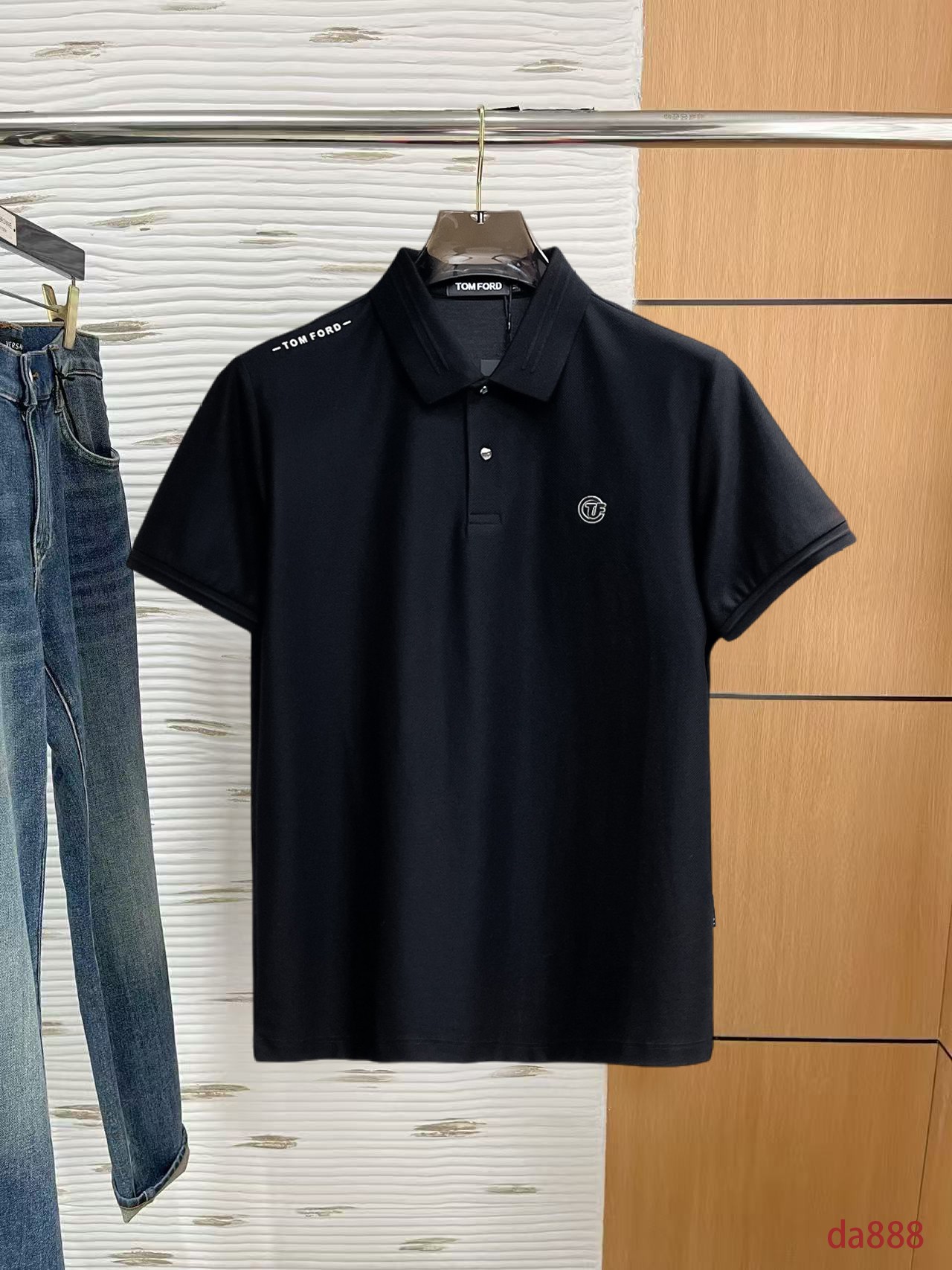 NO:160200,Tom Ford High-end Business White-collar workers are a must-have item for individuals in the unit!  Seizure-free pressed gel ice silk casual business short-sleeved Polo, technology fabric, ice silk traceless, very good body feel, smooth feel and great texture!  Good elasticity, no sense of restraint, the fabric has its own breathable mesh, moisture absorption and sweating, quick drying and keeping it dry, small lapel placket-breasted design, showing a straight posture, not soft pedal, simple style, can be used for business and leisure, highly recommended!  High-elastic ice silk, the touch is as smooth as jade silk, clean and neat, and elegant and gentlemanly. The high-end materials are the key to the fabric, the quality control must be used. The feel is extremely delicate and smooth, the fabric has a good gloss and upper body skeleton feel, so we can greet mature and quality men's clothing!  Sweat in summer and dry instantly, a brand new experience Business commuting and leisure M-4XL, T-shirt, alexander wang19860909汤姆福特 高端商务 白领 单位人士必入单品！ 无痕压胶冰丝休闲商务短袖Polo,科技面料,冰丝无痕,体感非常棒,手感顺滑质感很棒！弹性好,无任何束缚感,面料自带透气网孔,吸湿排汗,速干保持干爽,小翻领门襟排扣设计,展露挺拔姿态,不软踏,简约款式,商务休闲都可驾驭,强烈推荐！高弹冰丝,触感堪比玉蚕丝一样丝滑,干净利落,儒雅绅士风度.高级材质,重点就是面料上,品控的必上,手感极其细腻光滑,面料光泽感和上身骨架感好,打招成熟品质男装！夏天出汗秒干,全新体验 商务通勤休闲 M-4XL,,T-shirt,alexander wang,Men's clothing