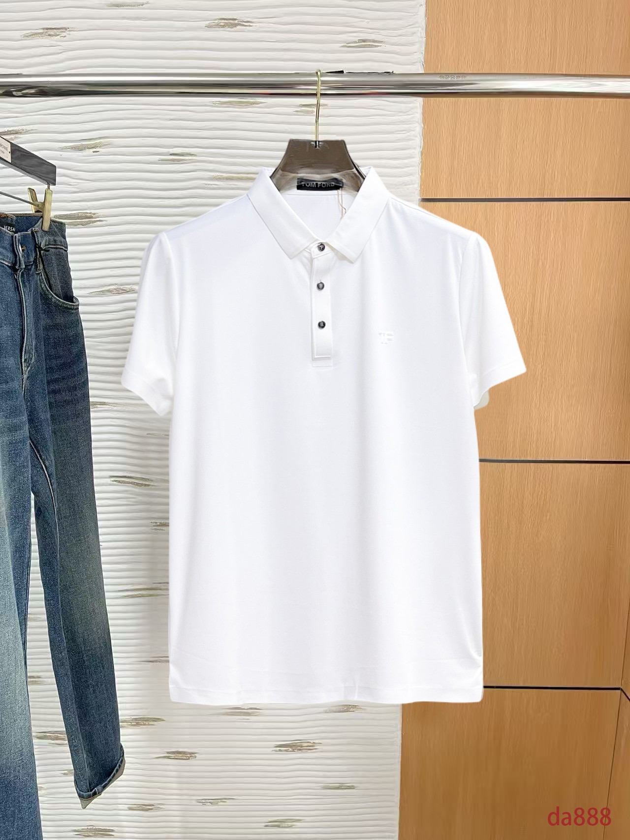 NO:160206,Tom Ford High-end Business White-collar workers are a must-have item for individuals in the unit!  Seizure-free pressed gel ice silk casual business short-sleeved Polo, technology fabric, ice silk traceless, very good body feel, smooth feel and great texture!  Good elasticity, no sense of restraint, the fabric has its own breathable mesh, moisture absorption and sweating, quick drying and keeping it dry, small lapel placket-breasted design, showing a straight posture, not soft pedal, simple style, can be used for business and leisure, highly recommended!  High-elastic ice silk, the touch is as smooth as jade silk, clean and neat, and elegant and gentlemanly. The high-end materials are the key to the fabric, the quality control must be used. The feel is extremely delicate and smooth, the fabric has a good gloss and upper body skeleton feel, so we can greet mature and quality men's clothing!  Sweat in summer and dry instantly, a brand new experience Business commuting and leisure M-4XL, T-shirt, alexander wang19860909汤姆福特 高端商务 白领 单位人士必入单品！ 无痕压胶冰丝休闲商务短袖Polo,科技面料,冰丝无痕,体感非常棒,手感顺滑质感很棒！弹性好,无任何束缚感,面料自带透气网孔,吸湿排汗,速干保持干爽,小翻领门襟排扣设计,展露挺拔姿态,不软踏,简约款式,商务休闲都可驾驭,强烈推荐！高弹冰丝,触感堪比玉蚕丝一样丝滑,干净利落,儒雅绅士风度.高级材质,重点就是面料上,品控的必上,手感极其细腻光滑,面料光泽感和上身骨架感好,打招成熟品质男装！夏天出汗秒干,全新体验 商务通勤休闲 M-4XL,,T-shirt,alexander wang,Men's clothing