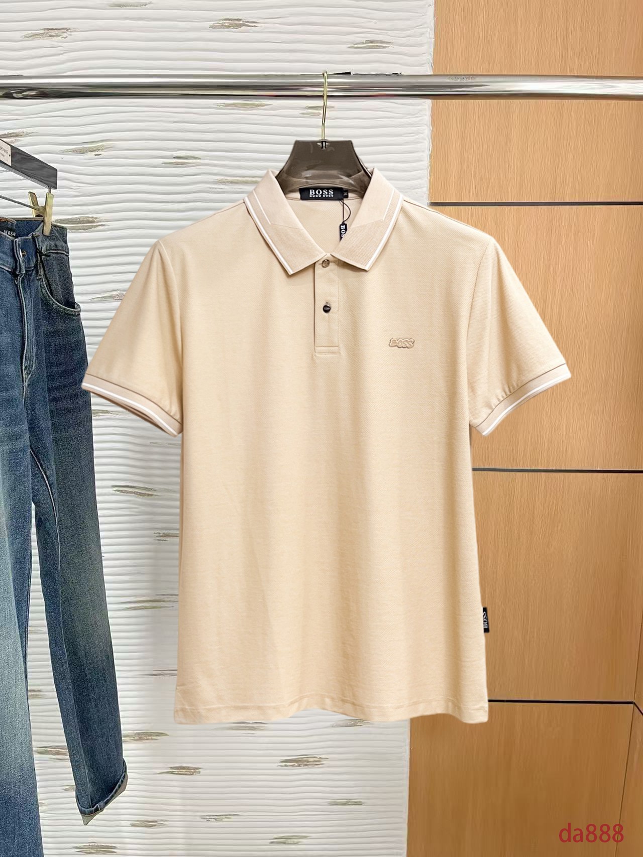 NO:160173,BOSS High-end Business White-collar workers are a must-have item for individuals in the unit!  Seizure-free pressed gel ice silk casual business short-sleeved Polo, technology fabric, ice silk traceless, very good body feel, smooth feel and great texture!  Good elasticity, no sense of restraint, the fabric has its own breathable mesh, moisture absorption and sweating, quick drying and keeping it dry, small lapel placket-breasted design, showing a straight posture, not soft pedal, simple style, can be used for business and leisure, highly recommended!  High-elastic ice silk, the touch is as smooth as jade silk, clean and neat, and elegant and gentlemanly. The high-end materials are the key to the fabric, the quality control must be used. The feel is extremely delicate and smooth, the fabric has a good gloss and upper body skeleton feel, so we can greet mature and quality men's clothing!  Sweat in summer and dry instantly, a brand new experience Business commuting and leisure M-4XL, T-shirt, alexander wang19860909BOSS 高端商务 白领 单位人士必入单品！ 无痕压胶冰丝休闲商务短袖Polo,科技面料,冰丝无痕,体感非常棒,手感顺滑质感很棒！弹性好,无任何束缚感,面料自带透气网孔,吸湿排汗,速干保持干爽,小翻领门襟排扣设计,展露挺拔姿态,不软踏,简约款式,商务休闲都可驾驭,强烈推荐！高弹冰丝,触感堪比玉蚕丝一样丝滑,干净利落,儒雅绅士风度.高级材质,重点就是面料上,品控的必上,手感极其细腻光滑,面料光泽感和上身骨架感好,打招成熟品质男装！夏天出汗秒干,全新体验 商务通勤休闲 M-4XL,,T-shirt,alexander wang,Men's clothing