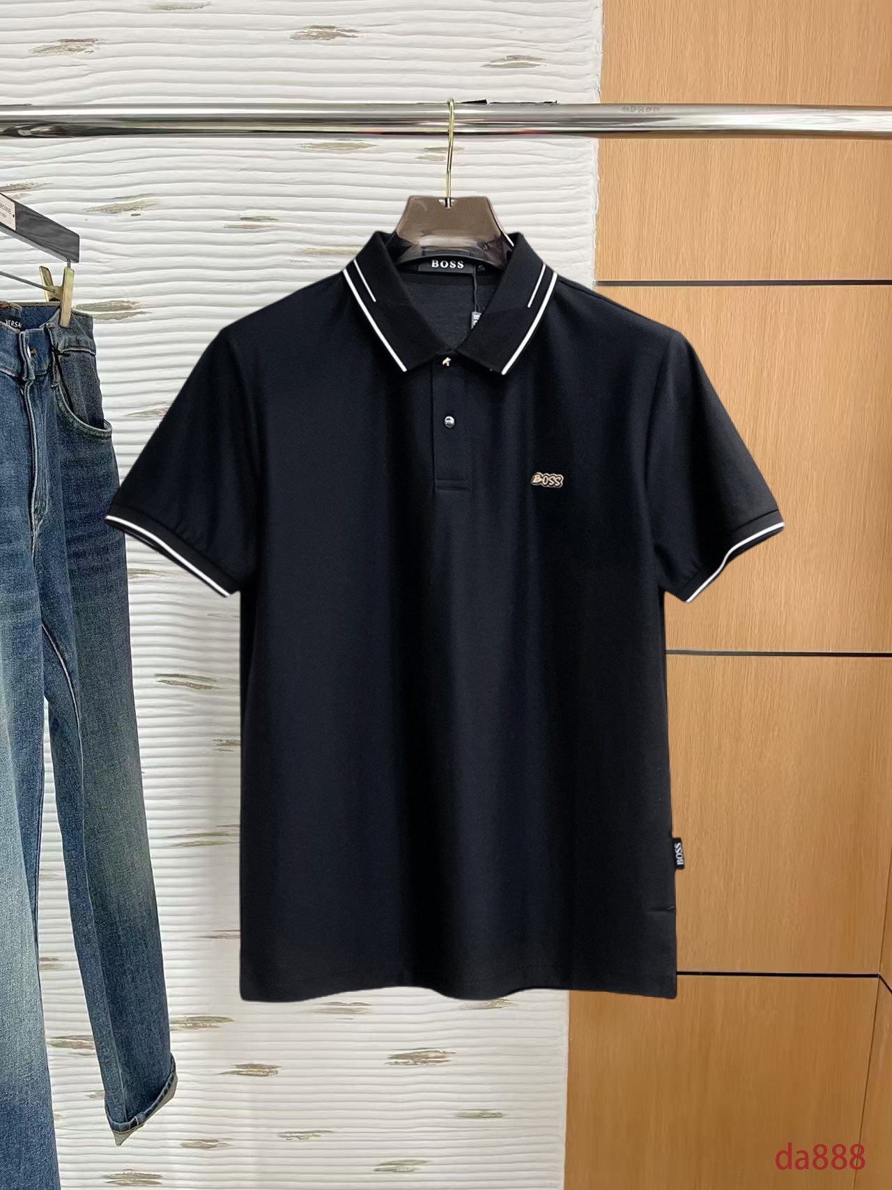 NO:160154,BOSS High-end Business White-collar workers are a must-have item for individuals in the unit!  Seizure-free pressed gel ice silk casual business short-sleeved Polo, technology fabric, ice silk traceless, very good body feel, smooth feel and great texture!  Good elasticity, no sense of restraint, the fabric has its own breathable mesh, moisture absorption and sweating, quick drying and keeping it dry, small lapel placket-breasted design, showing a straight posture, not soft pedal, simple style, can be used for business and leisure, highly recommended!  High-elastic ice silk, the touch is as smooth as jade silk, clean and neat, and elegant and gentlemanly. The high-end materials are the key to the fabric, the quality control must be used. The feel is extremely delicate and smooth, the fabric has a good gloss and upper body skeleton feel, so we can greet mature and quality men's clothing!  Sweat in summer and dry instantly, a brand new experience Business commuting and leisure M-4XL, T-shirt, alexander wang19860909BOSS 高端商务 白领 单位人士必入单品！ 无痕压胶冰丝休闲商务短袖Polo,科技面料,冰丝无痕,体感非常棒,手感顺滑质感很棒！弹性好,无任何束缚感,面料自带透气网孔,吸湿排汗,速干保持干爽,小翻领门襟排扣设计,展露挺拔姿态,不软踏,简约款式,商务休闲都可驾驭,强烈推荐！高弹冰丝,触感堪比玉蚕丝一样丝滑,干净利落,儒雅绅士风度.高级材质,重点就是面料上,品控的必上,手感极其细腻光滑,面料光泽感和上身骨架感好,打招成熟品质男装！夏天出汗秒干,全新体验 商务通勤休闲 M-4XL,,T-shirt,alexander wang,Men's clothing