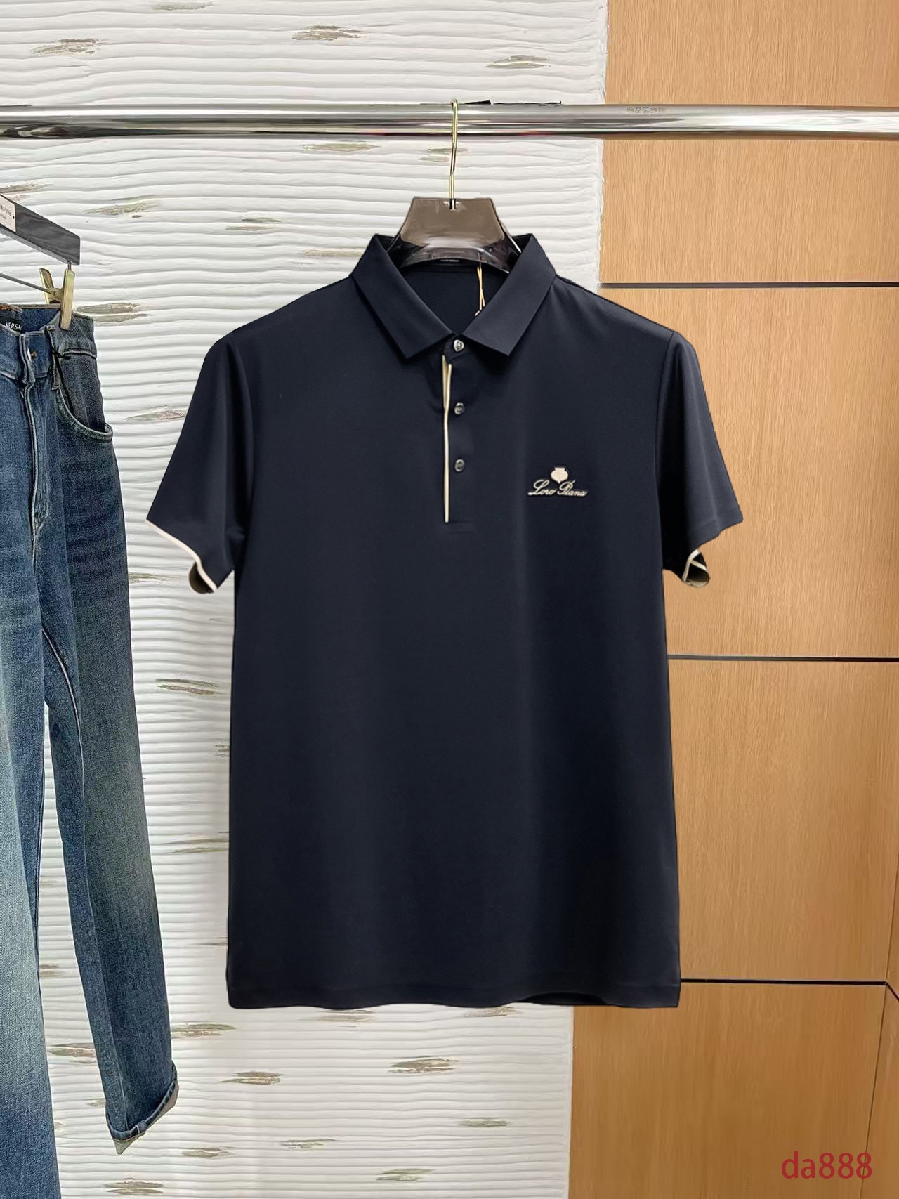 NO:160169,LP High-end Business White-collar workers are a must-have item for individuals in the unit!  Seizure-free pressed gel ice silk casual business short-sleeved Polo, technology fabric, ice silk traceless, very good body feel, smooth feel and great texture!  Good elasticity, no sense of restraint, the fabric has its own breathable mesh, moisture absorption and sweating, quick drying and keeping it dry, small lapel placket-breasted design, showing a straight posture, not soft pedal, simple style, can be used for business and leisure, highly recommended!  High-elastic ice silk, the touch is as smooth as jade silk, clean and neat, and elegant and gentlemanly. The high-end materials are the key to the fabric, the quality control must be used. The feel is extremely delicate and smooth, the fabric has a good gloss and upper body skeleton feel, so we can greet mature and quality men's clothing!  Sweat in summer and dry in seconds, a brand new experience Business commuting and leisure M-4XL, loro piano, T-shirt, alexander wang19860909LP 高端商务 白领 单位人士必入单品！ 无痕压胶冰丝休闲商务短袖Polo,科技面料,冰丝无痕,体感非常棒,手感顺滑质感很棒！弹性好,无任何束缚感,面料自带透气网孔,吸湿排汗,速干保持干爽,小翻领门襟排扣设计,展露挺拔姿态,不软踏,简约款式,商务休闲都可驾驭,强烈推荐！高弹冰丝,触感堪比玉蚕丝一样丝滑,干净利落,儒雅绅士风度.高级材质,重点就是面料上,品控的必上,手感极其细腻光滑,面料光泽感和上身骨架感好,打招成熟品质男装！夏天出汗秒干,全新体验 商务通勤休闲 M-4XL,,loro piana,T-shirt,alexander wang,Men's clothing