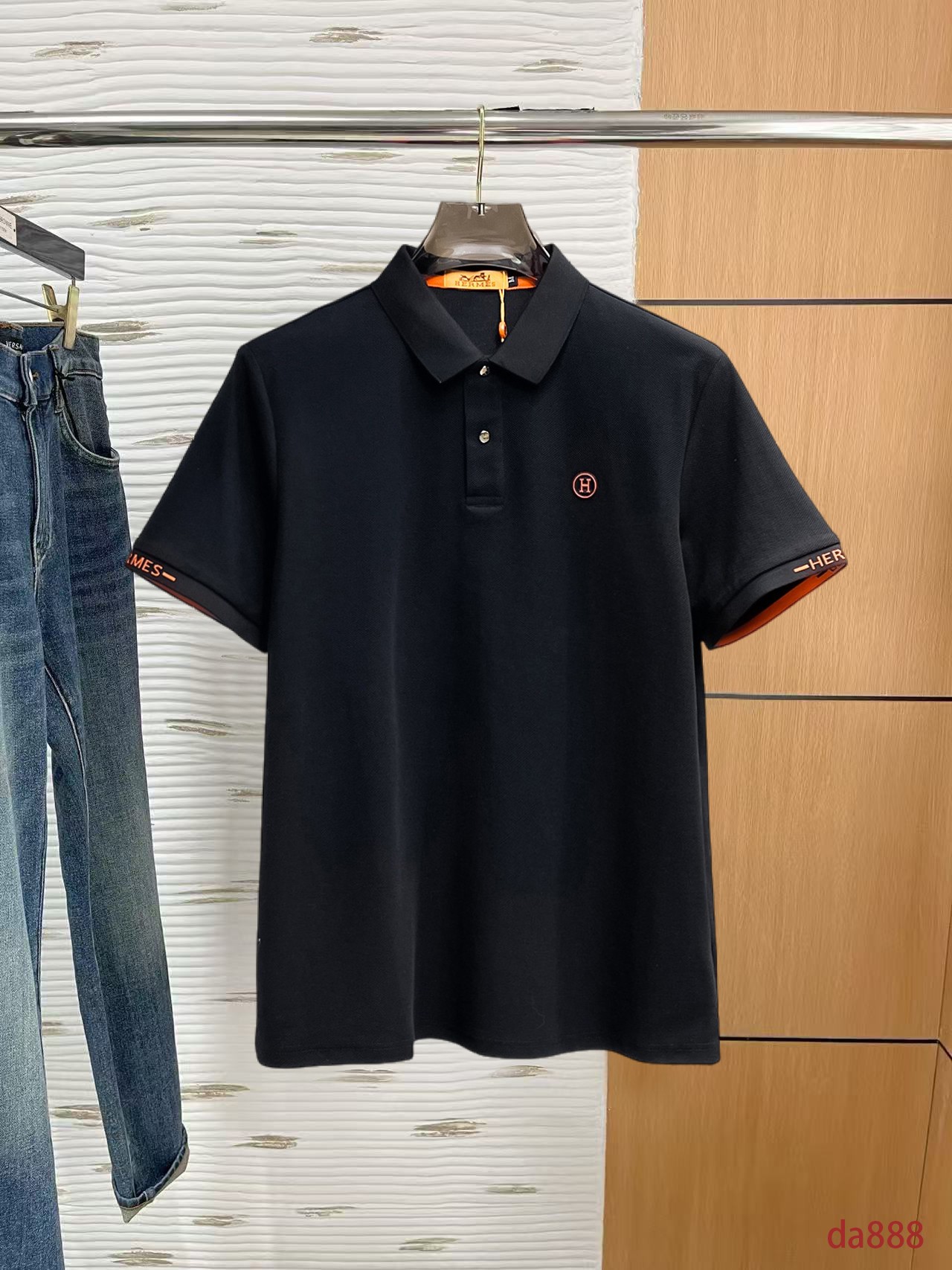 NO:160218,Hermes High-end Business White-collar workers are a must-have item for people in the unit!  Seizure-free pressed gel ice silk casual business short-sleeved Polo, technology fabric, ice silk traceless, very good body feel, smooth feel and great texture!  Good elasticity, no sense of restraint, the fabric has its own breathable mesh, moisture absorption and sweating, quick drying and keeping it dry, small lapel placket-breasted design, showing a straight posture, not soft pedal, simple style, can be used for business and leisure, highly recommended!  High-elastic ice silk, the touch is as smooth as jade silk, clean and neat, and elegant and gentlemanly. The high-end materials are the key to the fabric, the quality control must be used. The feel is extremely delicate and smooth, the fabric has a good gloss and upper body skeleton feel, so we can greet mature and quality men's clothing!  Sweat in summer and dry instantly, a brand new experience Business commuting and leisure M-4XL, hermes, T-shirt, alexander wang19860909爱马仕 高端商务 白领 单位人士必入单品！ 无痕压胶冰丝休闲商务短袖Polo,科技面料,冰丝无痕,体感非常棒,手感顺滑质感很棒！弹性好,无任何束缚感,面料自带透气网孔,吸湿排汗,速干保持干爽,小翻领门襟排扣设计,展露挺拔姿态,不软踏,简约款式,商务休闲都可驾驭,强烈推荐！高弹冰丝,触感堪比玉蚕丝一样丝滑,干净利落,儒雅绅士风度.高级材质,重点就是面料上,品控的必上,手感极其细腻光滑,面料光泽感和上身骨架感好,打招成熟品质男装！夏天出汗秒干,全新体验 商务通勤休闲 M-4XL,,hermes,T-shirt,alexander wang,Men's clothing