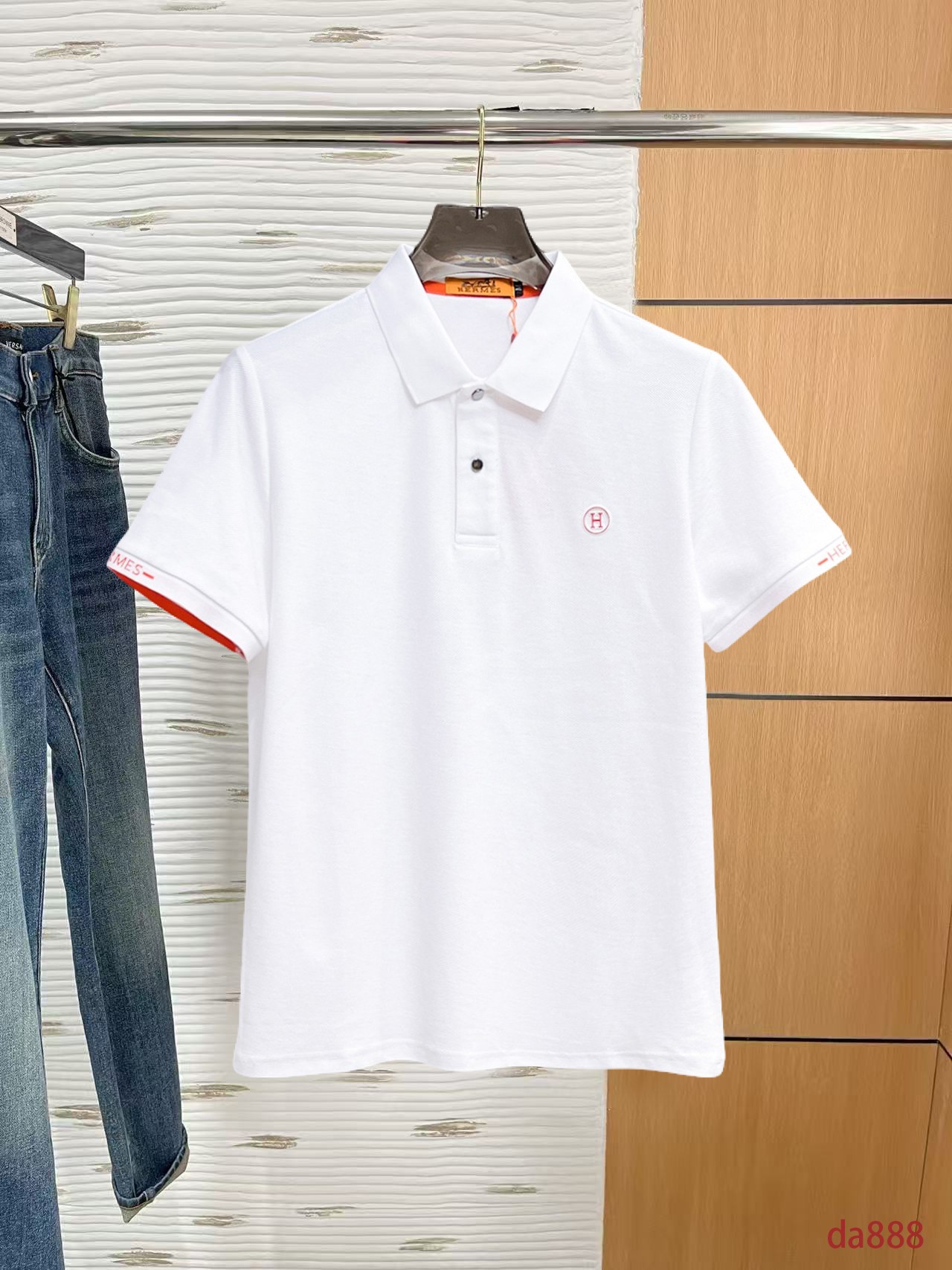 NO:160180,Hermes High-end Business White-collar workers are a must-have item for people in the unit!  Seizure-free pressed gel ice silk casual business short-sleeved Polo, technology fabric, ice silk traceless, very good body feel, smooth feel and great texture!  Good elasticity, no sense of restraint, the fabric has its own breathable mesh, moisture absorption and sweating, quick drying and keeping it dry, small lapel placket-breasted design, showing a straight posture, not soft pedal, simple style, can be used for business and leisure, highly recommended!  High-elastic ice silk, the touch is as smooth as jade silk, clean and neat, and elegant and gentlemanly. The high-end materials are the key to the fabric, the quality control must be used. The feel is extremely delicate and smooth, the fabric has a good gloss and upper body skeleton feel, so we can greet mature and quality men's clothing!  Sweat in summer and dry instantly, a brand new experience Business commuting and leisure M-4XL, hermes, T-shirt, alexander wang19860909爱马仕 高端商务 白领 单位人士必入单品！ 无痕压胶冰丝休闲商务短袖Polo,科技面料,冰丝无痕,体感非常棒,手感顺滑质感很棒！弹性好,无任何束缚感,面料自带透气网孔,吸湿排汗,速干保持干爽,小翻领门襟排扣设计,展露挺拔姿态,不软踏,简约款式,商务休闲都可驾驭,强烈推荐！高弹冰丝,触感堪比玉蚕丝一样丝滑,干净利落,儒雅绅士风度.高级材质,重点就是面料上,品控的必上,手感极其细腻光滑,面料光泽感和上身骨架感好,打招成熟品质男装！夏天出汗秒干,全新体验 商务通勤休闲 M-4XL,,hermes,T-shirt,alexander wang,Men's clothing