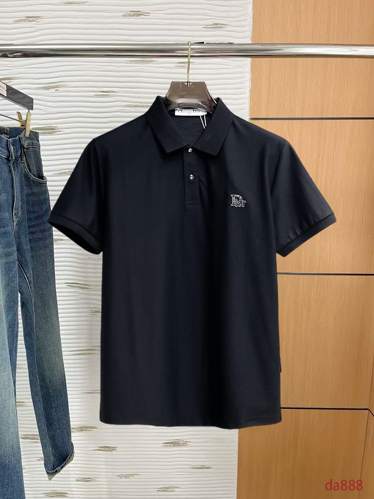 NO:160191,Dior High-end Business White-collar workers are a must-have item for individuals in the unit!  Seizure-free pressed gel ice silk casual business short-sleeved Polo, technology fabric, ice silk traceless, very good body feel, smooth feel and great texture!  Good elasticity, no sense of restraint, the fabric has its own breathable mesh, moisture absorption and sweating, quick drying and keeping it dry, small lapel placket-breasted design, showing a straight posture, not soft pedal, simple style, can be used for business and leisure, highly recommended!  High-elastic ice silk, the touch is as smooth as jade silk, clean and neat, and elegant and gentlemanly. The high-end materials are the key to the fabric, the quality control must be used. The feel is extremely delicate and smooth, the fabric has a good gloss and upper body skeleton feel, so we can greet mature and quality men's clothing!  Sweat in summer and dry in seconds, a brand new experience Business commuting and leisure M-4XL, dior, T-shirt, alexander wang19860909迪奥 高端商务 白领 单位人士必入单品！ 无痕压胶冰丝休闲商务短袖Polo,科技面料,冰丝无痕,体感非常棒,手感顺滑质感很棒！弹性好,无任何束缚感,面料自带透气网孔,吸湿排汗,速干保持干爽,小翻领门襟排扣设计,展露挺拔姿态,不软踏,简约款式,商务休闲都可驾驭,强烈推荐！高弹冰丝,触感堪比玉蚕丝一样丝滑,干净利落,儒雅绅士风度.高级材质,重点就是面料上,品控的必上,手感极其细腻光滑,面料光泽感和上身骨架感好,打招成熟品质男装！夏天出汗秒干,全新体验 商务通勤休闲 M-4XL,,dior,T-shirt,alexander wang,Men's clothing