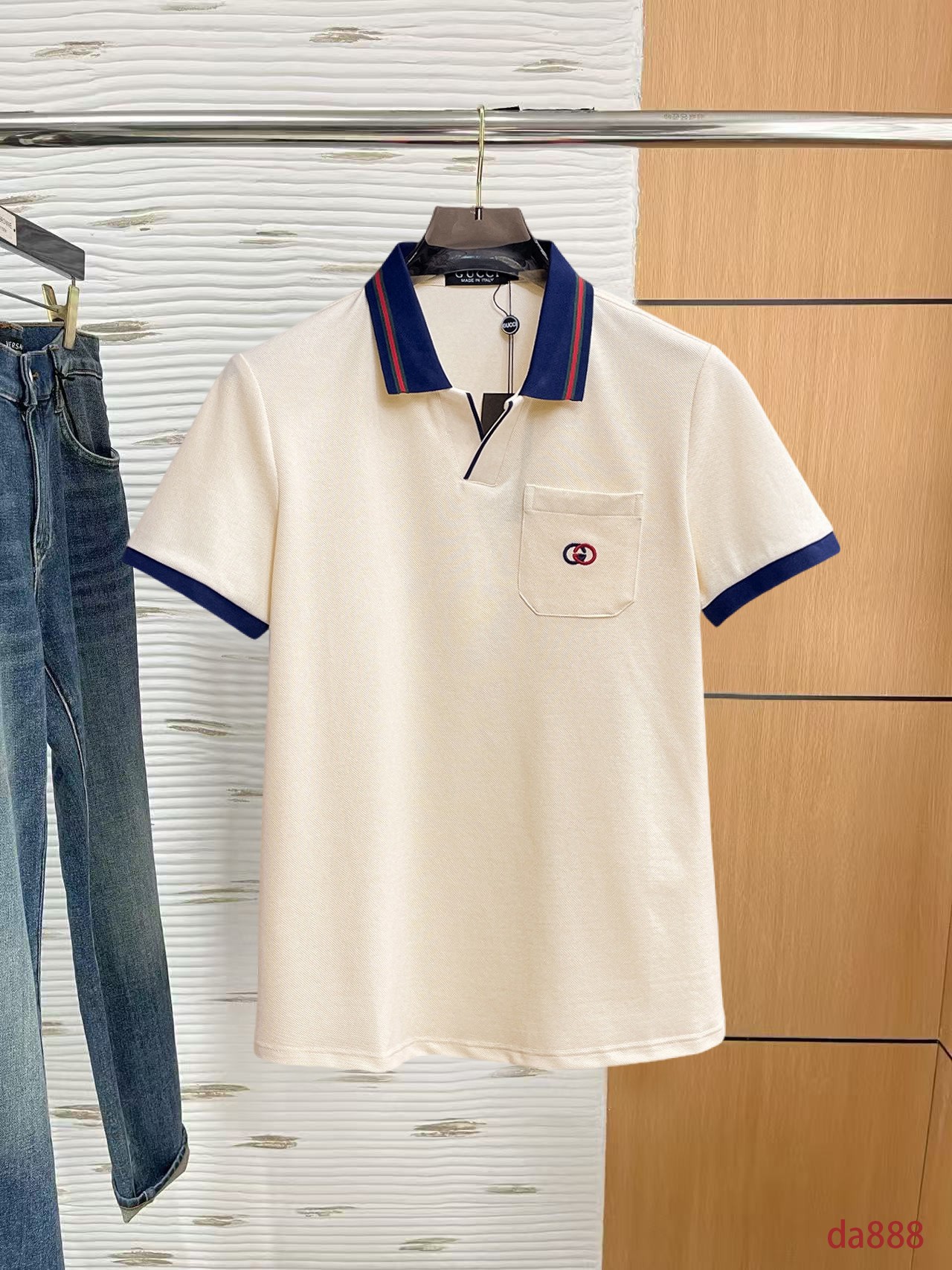 NO:160209,Guqi, high-end business, white-collar workers, must-have items for individuals in the unit!  Seizure-free pressed gel ice silk casual business short-sleeved Polo, technology fabric, ice silk traceless, very good body feel, smooth feel and great texture!  Good elasticity, no sense of restraint, the fabric has its own breathable mesh, moisture absorption and sweating, quick drying and keeping it dry, small lapel placket-breasted design, showing a straight posture, not soft pedal, simple style, can be used for business and leisure, highly recommended!  High-elastic ice silk, the touch is as smooth as jade silk, clean and neat, and elegant and gentlemanly. The high-end materials are the key to the fabric, the quality control must be used. The feel is extremely delicate and smooth, the fabric has a good gloss and upper body skeleton feel, so we can greet mature and quality men's clothing!  Sweat in summer and dry instantly, a brand new experience Business commuting and leisure M-4XL, T-shirt, alexander wang19860909古奇 高端商务 白领 单位人士必入单品！ 无痕压胶冰丝休闲商务短袖Polo,科技面料,冰丝无痕,体感非常棒,手感顺滑质感很棒！弹性好,无任何束缚感,面料自带透气网孔,吸湿排汗,速干保持干爽,小翻领门襟排扣设计,展露挺拔姿态,不软踏,简约款式,商务休闲都可驾驭,强烈推荐！高弹冰丝,触感堪比玉蚕丝一样丝滑,干净利落,儒雅绅士风度.高级材质,重点就是面料上,品控的必上,手感极其细腻光滑,面料光泽感和上身骨架感好,打招成熟品质男装！夏天出汗秒干,全新体验 商务通勤休闲 M-4XL,,T-shirt,alexander wang,Men's clothing