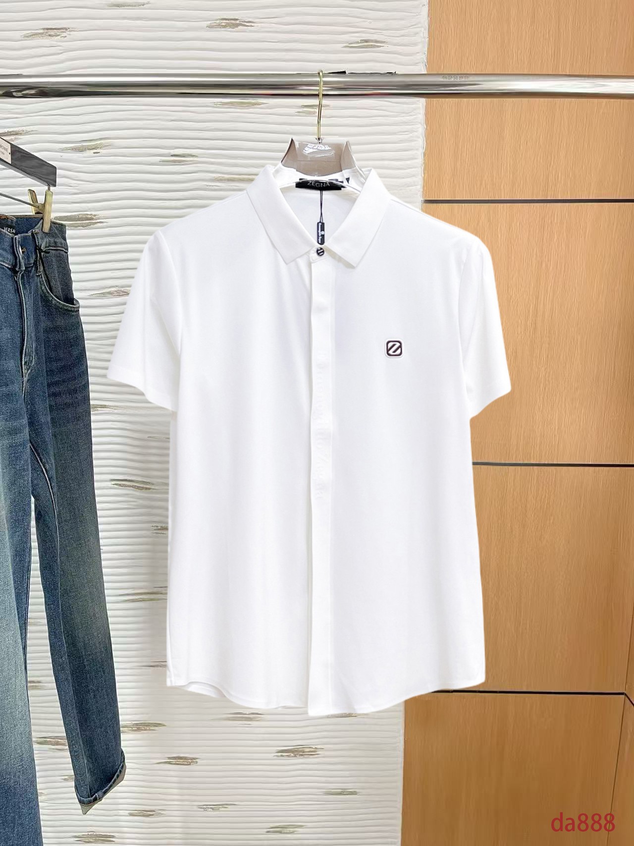 NO:160188,Jenia High-end Business White-collar workers are a must-have item for individuals in the unit!  Seal-free pressed glue ice silk casual business short-sleeved shirt, technological fabric, ice silk traceless, very good body feel, smooth feel and great texture!  Good elasticity, no sense of restraint, the fabric has its own breathable mesh, moisture absorption and sweating, quick drying and keeping it dry, small lapel placket-breasted design, showing a straight posture, not soft pedal, simple style, can be used for business and leisure, highly recommended!  High-elastic ice silk, the touch is as smooth as jade silk, clean and neat, and elegant and gentlemanly. The high-end materials are the key to the fabric, the quality control must be used. The feel is extremely delicate and smooth, the fabric has a good gloss and upper body skeleton feel, so we can greet mature and quality men's clothing!  Sweat in summer and dry in seconds, a brand new experience Business commuting and leisure M-4XL, zegna,shirts,T-shirt,alexander wang19860909杰尼亚 高端商务 白领 单位人士必入单品！ 无痕压胶冰丝休闲商务短袖衬衫,科技面料,冰丝无痕,体感非常棒,手感顺滑质感很棒！弹性好,无任何束缚感,面料自带透气网孔,吸湿排汗,速干保持干爽,小翻领门襟排扣设计,展露挺拔姿态,不软踏,简约款式,商务休闲都可驾驭,强烈推荐！高弹冰丝,触感堪比玉蚕丝一样丝滑,干净利落,儒雅绅士风度.高级材质,重点就是面料上,品控的必上,手感极其细腻光滑,面料光泽感和上身骨架感好,打招成熟品质男装！夏天出汗秒干,全新体验 商务通勤休闲 M-4XL,,zegna,shirts,T-shirt,alexander wang,Men's clothing