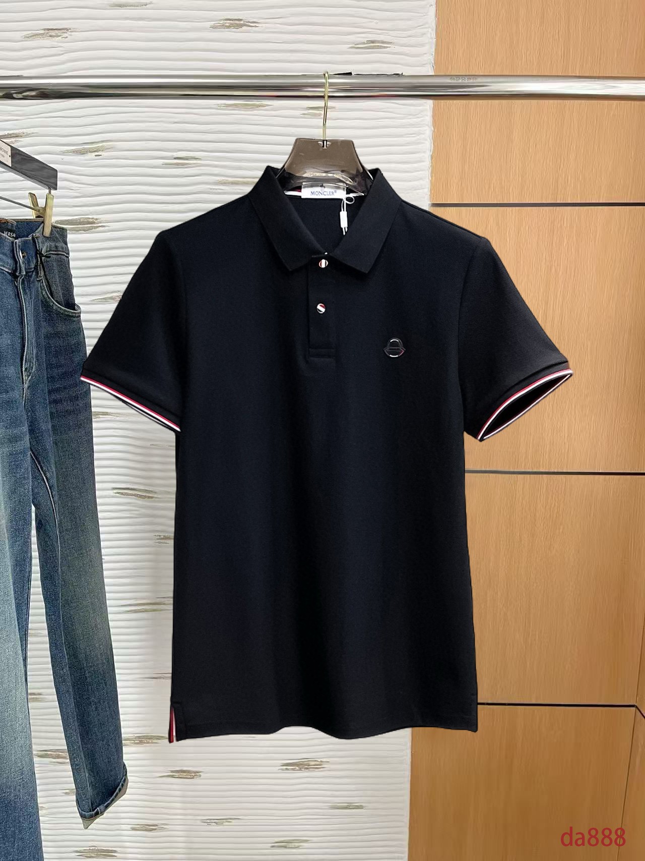 NO:160194,Mask, high-end business, white-collar workers, must-have items for individuals in the unit!  Seizure-free pressed gel ice silk casual business short-sleeved Polo, technology fabric, ice silk traceless, very good body feel, smooth feel and great texture!  Good elasticity, no sense of restraint, the fabric has its own breathable mesh, moisture absorption and sweating, quick drying and keeping it dry, small lapel placket-breasted design, showing a straight posture, not soft pedal, simple style, can be used for business and leisure, highly recommended!  High-elastic ice silk, the touch is as smooth as jade silk, clean and neat, and elegant and gentlemanly. The high-end materials are the key to the fabric, the quality control must be used. The feel is extremely delicate and smooth, the fabric has a good gloss and upper body skeleton feel, so we can greet mature and quality men's clothing!  Sweat in summer and dry instantly, a brand new experience Business commuting and leisure M-4XL, Moncler, T-shirt, alexander wang19860909蒙口 高端商务 白领 单位人士必入单品！ 无痕压胶冰丝休闲商务短袖Polo,科技面料,冰丝无痕,体感非常棒,手感顺滑质感很棒！弹性好,无任何束缚感,面料自带透气网孔,吸湿排汗,速干保持干爽,小翻领门襟排扣设计,展露挺拔姿态,不软踏,简约款式,商务休闲都可驾驭,强烈推荐！高弹冰丝,触感堪比玉蚕丝一样丝滑,干净利落,儒雅绅士风度.高级材质,重点就是面料上,品控的必上,手感极其细腻光滑,面料光泽感和上身骨架感好,打招成熟品质男装！夏天出汗秒干,全新体验 商务通勤休闲 M-4XL,,Moncler,T-shirt,alexander wang,Men's clothing