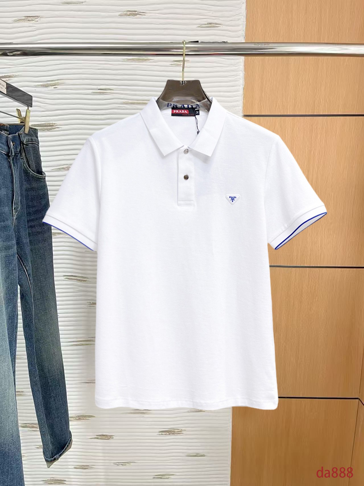 NO:160184,Prada High-end Business White-collar workers are a must-have item for individuals in the unit!  Seizure-free pressed gel ice silk casual business short-sleeved Polo, technology fabric, ice silk traceless, very good body feel, smooth feel and great texture!  Good elasticity, no sense of restraint, the fabric has its own breathable mesh, moisture absorption and sweating, quick drying and keeping it dry, small lapel placket-breasted design, showing a straight posture, not soft pedal, simple style, can be used for business and leisure, highly recommended!  High-elastic ice silk, the touch is as smooth as jade silk, clean and neat, and elegant and gentlemanly. The high-end materials are the key to the fabric, the quality control must be used. The feel is extremely delicate and smooth, the fabric has a good gloss and upper body skeleton feel, so we can greet mature and quality men's clothing!  Sweat in summer and dry in seconds, a brand new experience Business commuting and leisure M-4XL, prada, T-shirt, alexander wang19860909普拉达 高端商务 白领 单位人士必入单品！ 无痕压胶冰丝休闲商务短袖Polo,科技面料,冰丝无痕,体感非常棒,手感顺滑质感很棒！弹性好,无任何束缚感,面料自带透气网孔,吸湿排汗,速干保持干爽,小翻领门襟排扣设计,展露挺拔姿态,不软踏,简约款式,商务休闲都可驾驭,强烈推荐！高弹冰丝,触感堪比玉蚕丝一样丝滑,干净利落,儒雅绅士风度.高级材质,重点就是面料上,品控的必上,手感极其细腻光滑,面料光泽感和上身骨架感好,打招成熟品质男装！夏天出汗秒干,全新体验 商务通勤休闲 M-4XL,,prada,T-shirt,alexander wang,Men's clothing