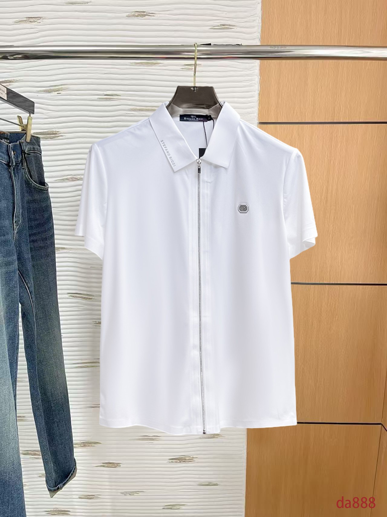 NO:160186,Stephen High-end Business White-collar workers are a must-have item for individuals in the unit!  Seal-free pressed glue ice silk casual business short-sleeved shirt, technological fabric, ice silk traceless, very good body feel, smooth feel and great texture!  Good elasticity, no sense of restraint, the fabric has its own breathable mesh, moisture absorption and sweating, quick drying and keeping it dry, small lapel placket-breasted design, showing a straight posture, not soft pedal, simple style, can be used for business and leisure, highly recommended!  High-elastic ice silk, the touch is as smooth as jade silk, clean and neat, and elegant and gentlemanly. The high-end materials are the key to the fabric, the quality control must be used. The feel is extremely delicate and smooth, the fabric has a good gloss and upper body skeleton feel, so we can greet mature and quality men's clothing!  Sweat in summer and dry instantly, a brand new experience Business commuting and leisure M-4XL, Shirts, T-shirt, alexander wang19860909史蒂芬 高端商务 白领 单位人士必入单品！ 无痕压胶冰丝休闲商务短袖衬衫,科技面料,冰丝无痕,体感非常棒,手感顺滑质感很棒！弹性好,无任何束缚感,面料自带透气网孔,吸湿排汗,速干保持干爽,小翻领门襟排扣设计,展露挺拔姿态,不软踏,简约款式,商务休闲都可驾驭,强烈推荐！高弹冰丝,触感堪比玉蚕丝一样丝滑,干净利落,儒雅绅士风度.高级材质,重点就是面料上,品控的必上,手感极其细腻光滑,面料光泽感和上身骨架感好,打招成熟品质男装！夏天出汗秒干,全新体验 商务通勤休闲 M-4XL,,shirts,T-shirt,alexander wang,Men's clothing