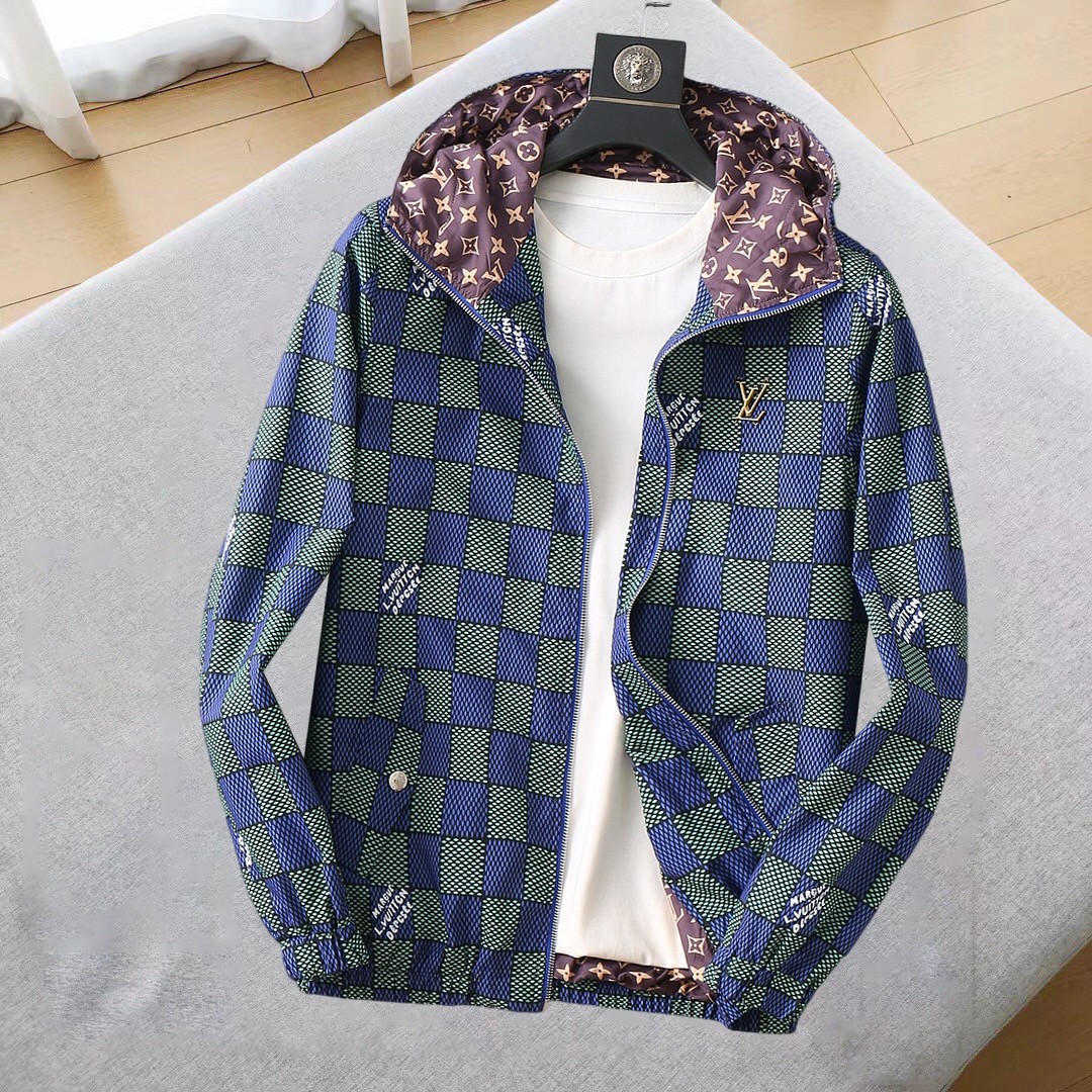NO:544960,LV 2025 early autumn new jacket jacket, the new product on the show is perfect, comfortable and warm, the three standards are complete in color and full and attractive, and the very outstanding design easily advances the sense of fashion, the workmanship is extremely exquisite and rigorous, and the wiring is neat and meticulous!  A masterpiece of a big-name designer!  The upper body doesn't look bloated and super handsome!  Spot code M ~ XXXL,,louis vuitton,jackets & coats,jackets & coats,alexander wang19860909LV 2025初秋新款夹克外套,秀场新品品相非常完美,舒适保暖,三标齐全色泽饱满诱人,非常出彩的设计,轻松将时髦感进阶,做工极为考究严谨,走线工整细致！大牌设计师巨作！上身不显臃肿、超级帅气！现货码数M ～ XXXL,,louis vuitton,jackets & coats,jackets & coats,alexander wang,Men's clothing