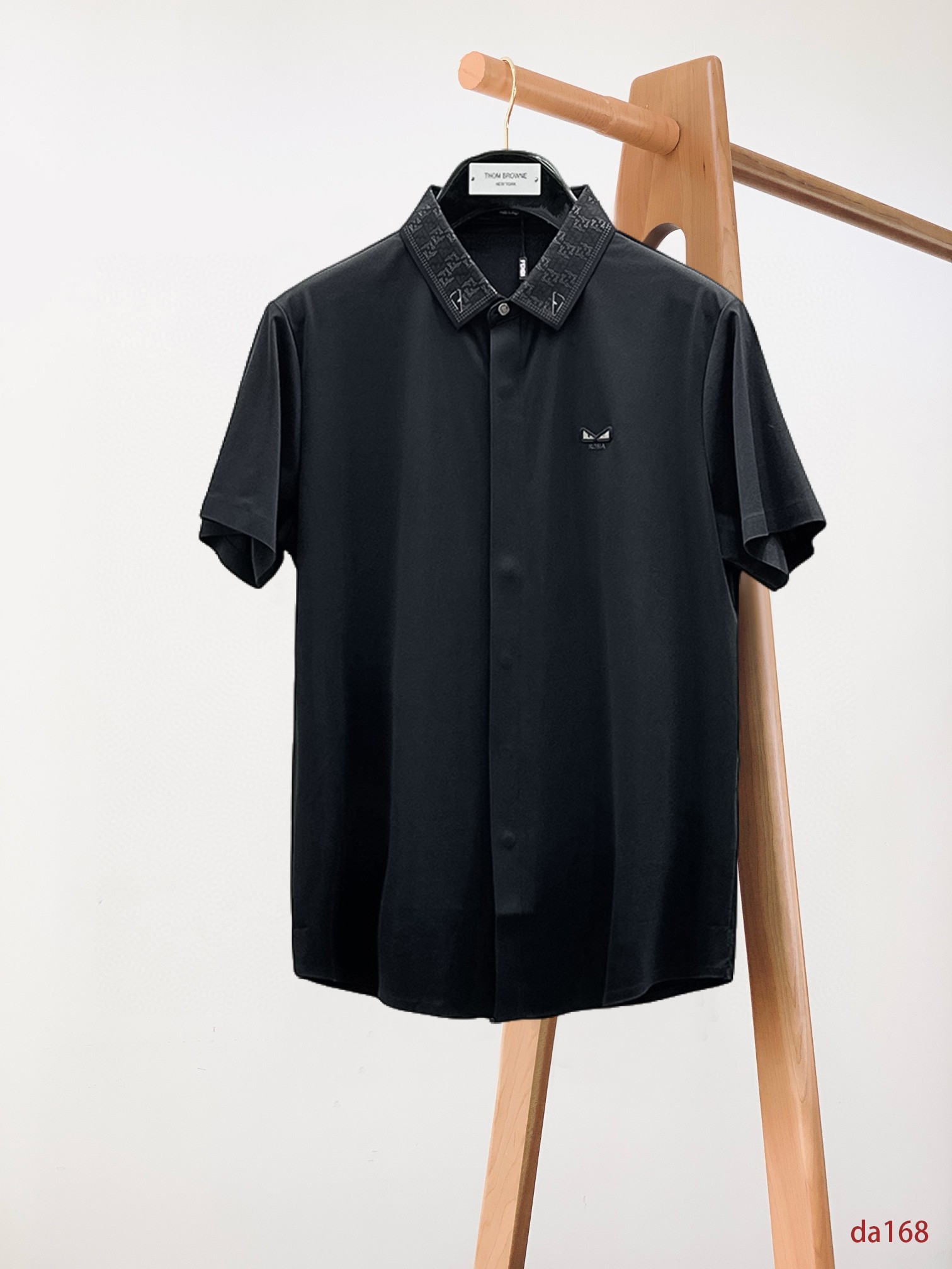 NO:432744,Fendi High-end Business White-collar workers are a must-have item for individuals in the unit!  Seal-free pressed glue ice silk casual business short-sleeved shirt, technological fabric, ice silk traceless, very good body feel, smooth feel and great texture!  Good elasticity, no sense of restraint, the fabric has its own breathable mesh, moisture absorption and sweating, quick drying and keeping it dry, small lapel placket-breasted design, showing a straight posture, not soft pedal, simple style, can be used for business and leisure, highly recommended!  High-elastic ice silk, the touch is as smooth as jade silk, clean and neat, and elegant and gentlemanly. The high-end materials are the key to the fabric, the quality control must be used. The feel is extremely delicate and smooth, the fabric has a good gloss and upper body skeleton feel, so we can greet mature and quality men's clothing!  Sweat in summer and dry in seconds, a brand new experience Business commuting and leisure M-4XL, fendi,shirts,T-shirt,alexander wang19860909芬迪 高端商务 白领 单位人士必入单品！ 无痕压胶冰丝休闲商务短袖衬衫,科技面料,冰丝无痕,体感非常棒,手感顺滑质感很棒！弹性好,无任何束缚感,面料自带透气网孔,吸湿排汗,速干保持干爽,小翻领门襟排扣设计,展露挺拔姿态,不软踏,简约款式,商务休闲都可驾驭,强烈推荐！高弹冰丝,触感堪比玉蚕丝一样丝滑,干净利落,儒雅绅士风度.高级材质,重点就是面料上,品控的必上,手感极其细腻光滑,面料光泽感和上身骨架感好,打招成熟品质男装！夏天出汗秒干,全新体验 商务通勤休闲 M-4XL,,fendi,shirts,T-shirt,alexander wang,Men's clothing