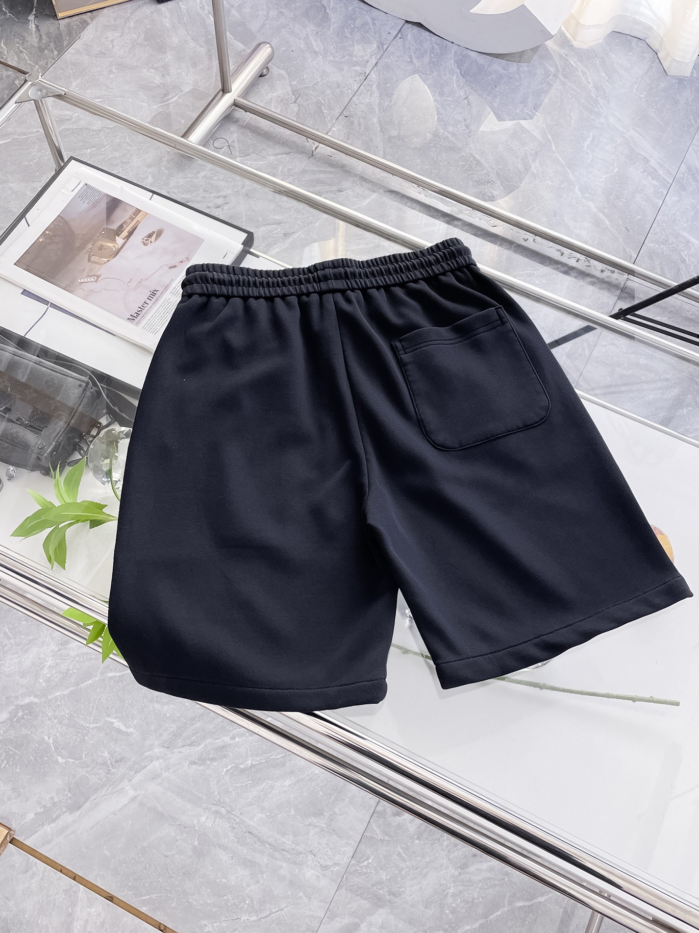 Alternative view of Shorts 00021