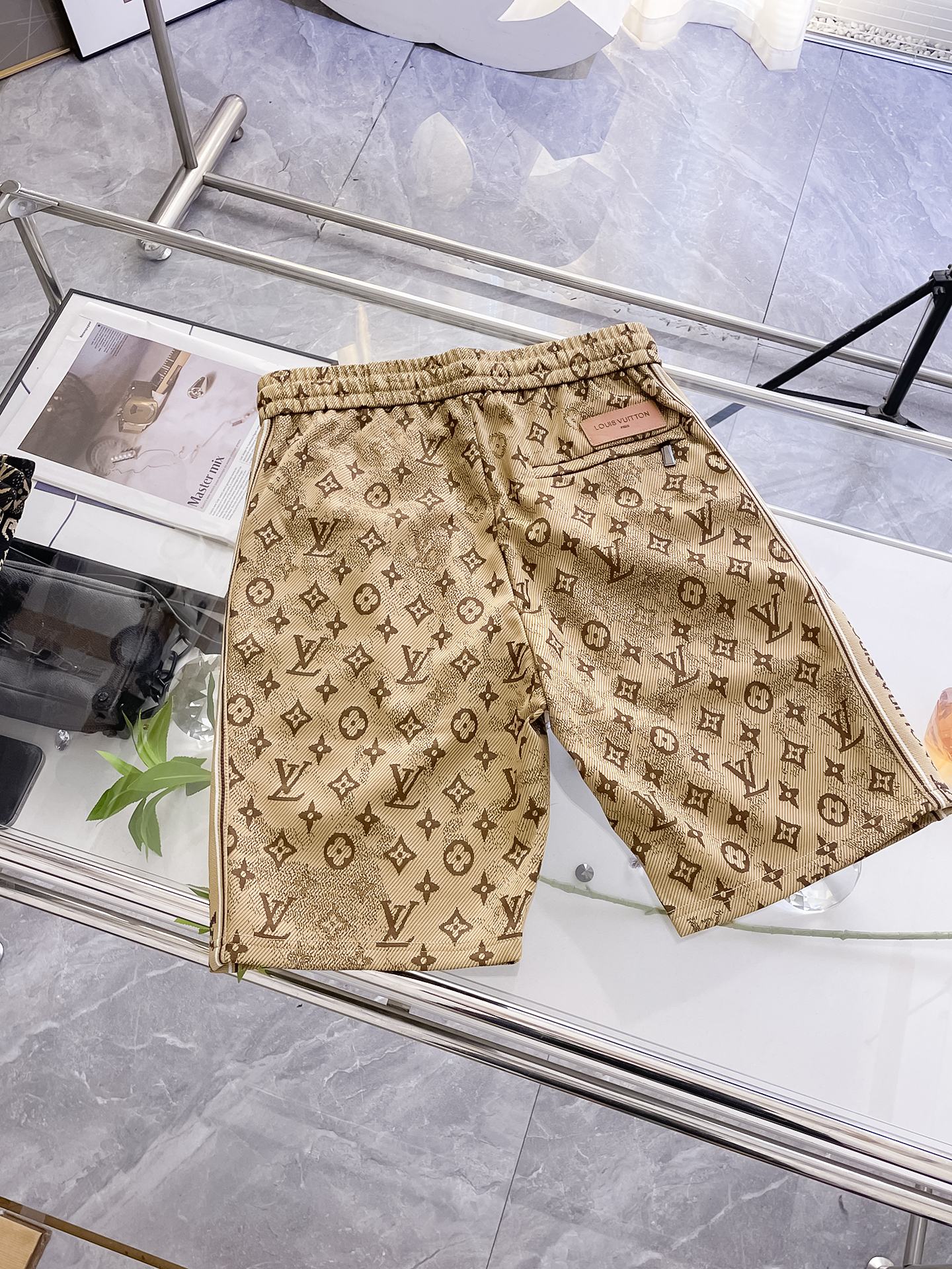 Alternative view of Louis Vuitton Shorts 00027