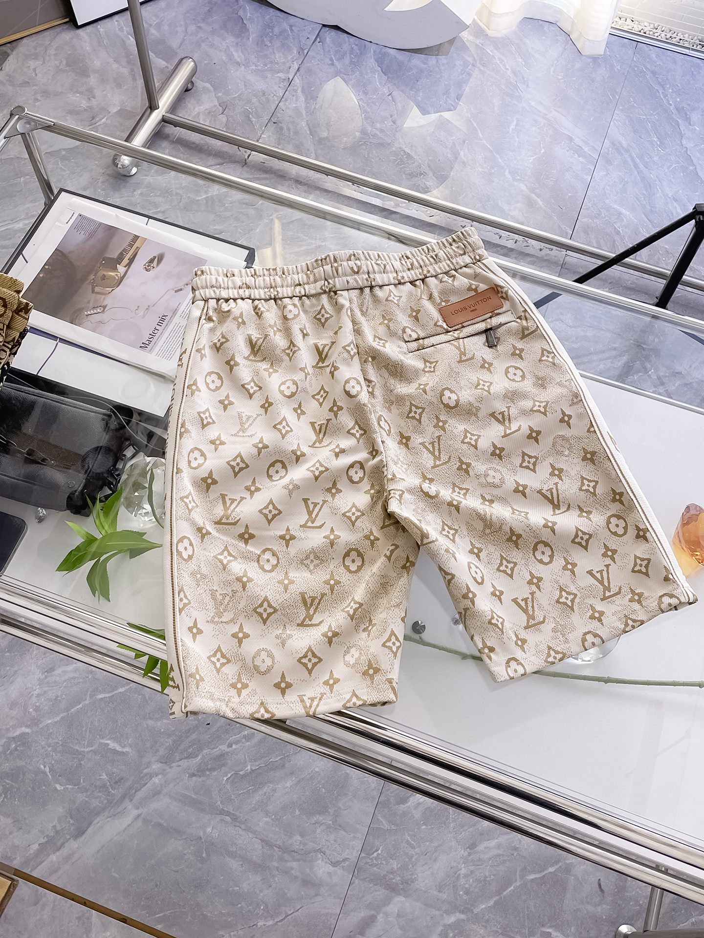 Alternative view of Louis Vuitton Shorts 00029