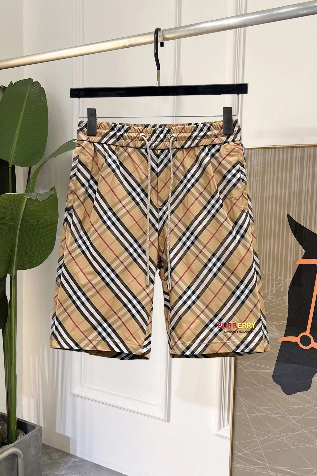 Burberry Classic Check Cotton Shorts Luxury Summer Beach Shorts For Men 2 a1747228276905 1603