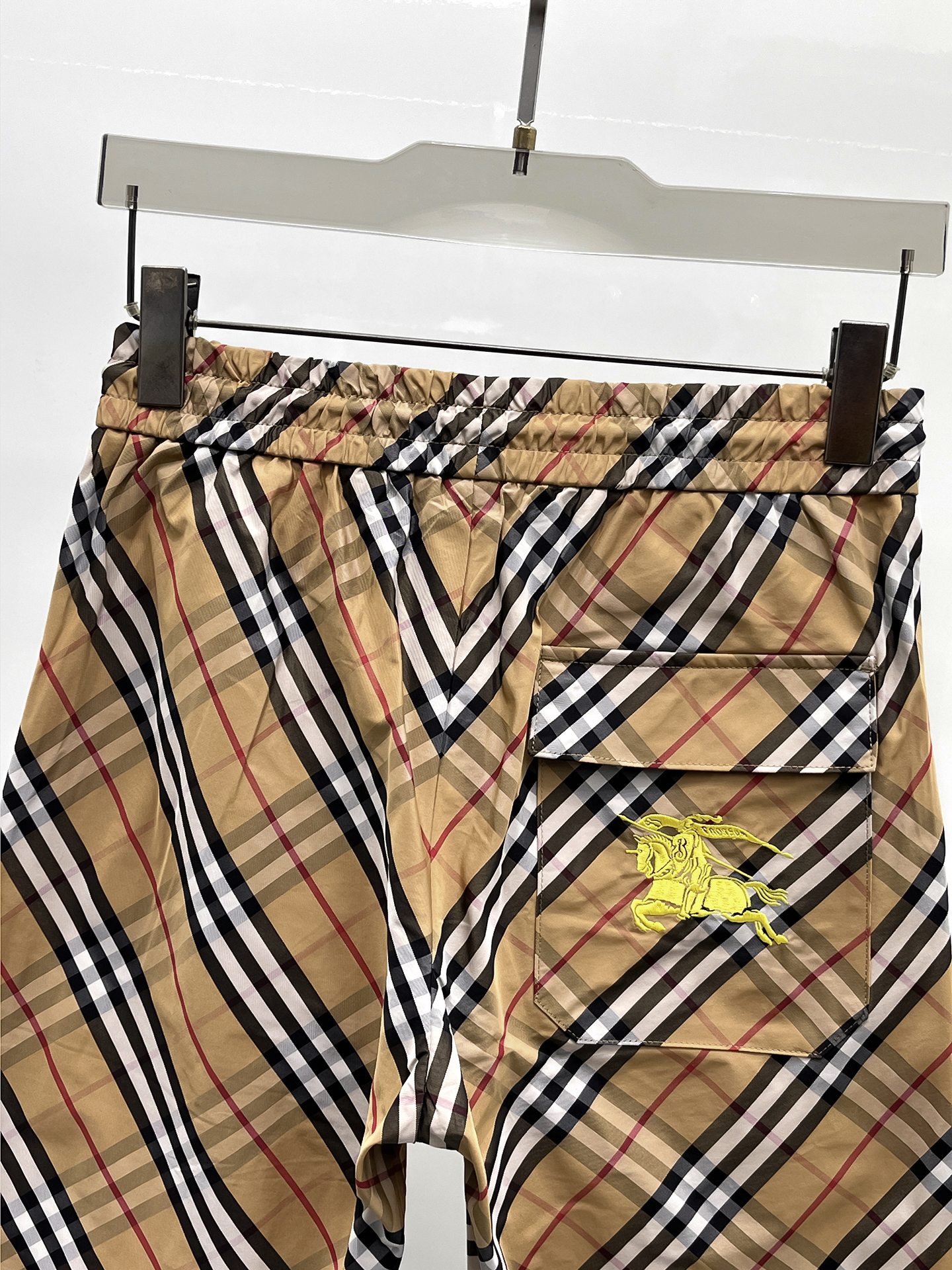 Burberry Classic Check Cotton Shorts Luxury Summer Beach Shorts For Men 5 a1747228277125 6374
