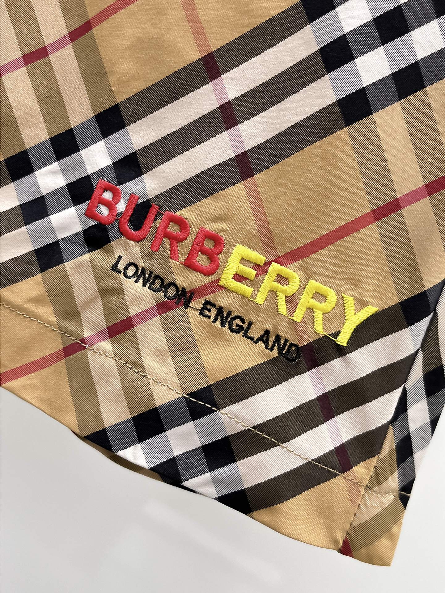 Burberry Classic Check Cotton Shorts Luxury Summer Beach Shorts For Men 10 a1747228279014 6036