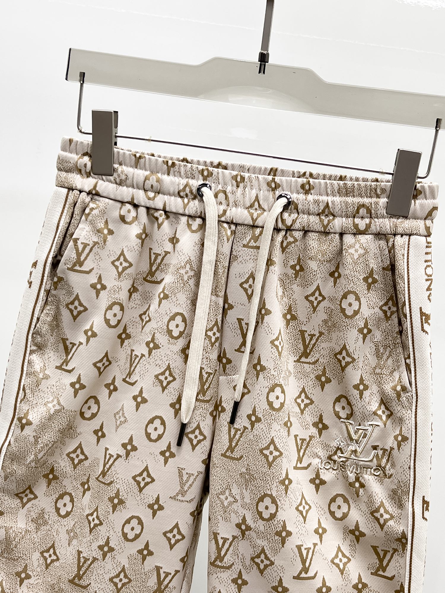 Louis Vuitton 2025 Summer Monogram Shorts - Luxury Classic Design 5 a1747228353917 0344