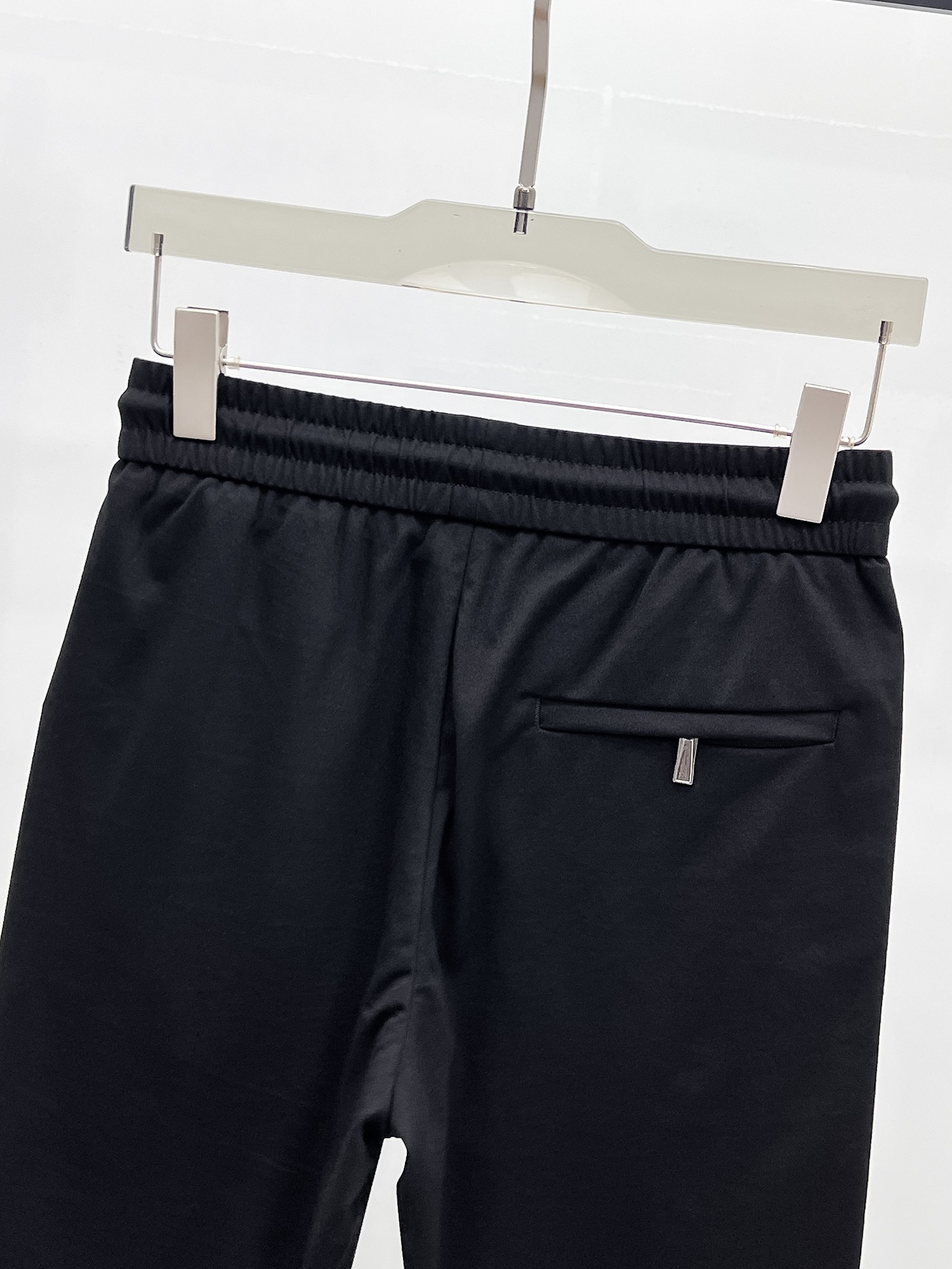Moncler Men's Summer Casual Shorts - Comfortable, Stylish, and High-End 5 a1747228472394 1767