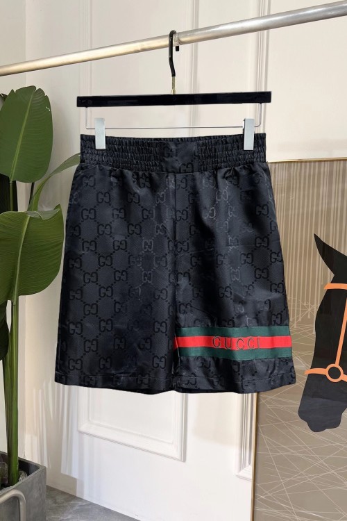 Short de Sport Gucci avec Logo Imprimé, Collection Été 2025, Confort et Luxe 1 Short de Sport Gucci avec Logo Imprimé, Collection Été 2025, Confort et Luxe