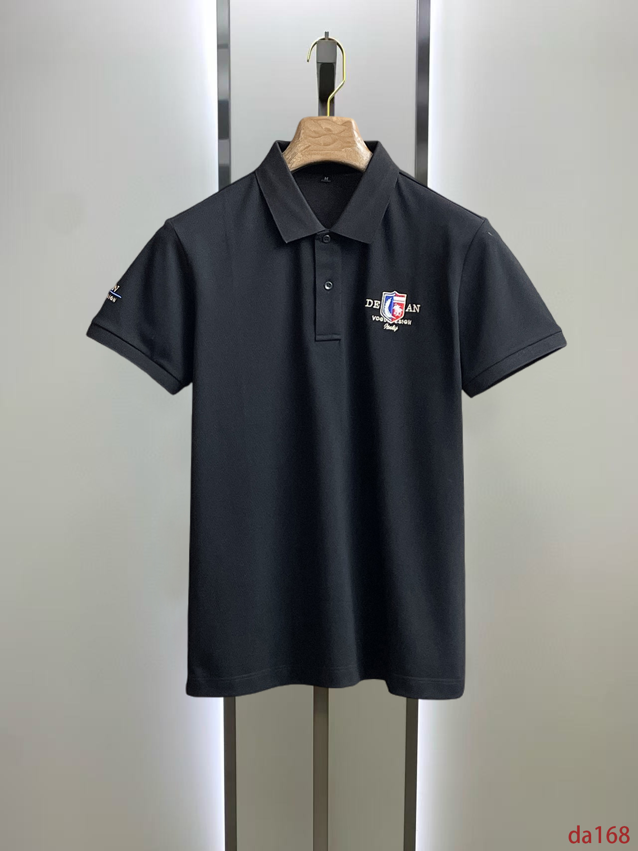 NO:448639,Paul High-end Business White-collar workers are a must-have item for individuals in the unit!  Seizure-free pressed gel ice silk casual business short-sleeved Polo, technology fabric, ice silk traceless, very good body feel, smooth feel and great texture!  Good elasticity, no sense of restraint, the fabric has its own breathable mesh, moisture absorption and sweating, quick drying and keeping it dry, small lapel placket-breasted design, showing a straight posture, not soft pedal, simple style, can be used for business and leisure, highly recommended!  High-elastic ice silk, the touch is as smooth as jade silk, clean and neat, and elegant and gentlemanly. The high-end materials are the key to the fabric, the quality control must be used. The feel is extremely delicate and smooth, the fabric has a good gloss and upper body skeleton feel, so we can greet mature and quality men's clothing!  Sweat in summer and dry instantly, a brand new experience Business commuting and leisure M-4XL, T-shirt, alexander wang19860909保罗 高端商务 白领 单位人士必入单品！ 无痕压胶冰丝休闲商务短袖Polo,科技面料,冰丝无痕,体感非常棒,手感顺滑质感很棒！弹性好,无任何束缚感,面料自带透气网孔,吸湿排汗,速干保持干爽,小翻领门襟排扣设计,展露挺拔姿态,不软踏,简约款式,商务休闲都可驾驭,强烈推荐！高弹冰丝,触感堪比玉蚕丝一样丝滑,干净利落,儒雅绅士风度.高级材质,重点就是面料上,品控的必上,手感极其细腻光滑,面料光泽感和上身骨架感好,打招成熟品质男装！夏天出汗秒干,全新体验 商务通勤休闲 M-4XL,,T-shirt,alexander wang,Men's clothing