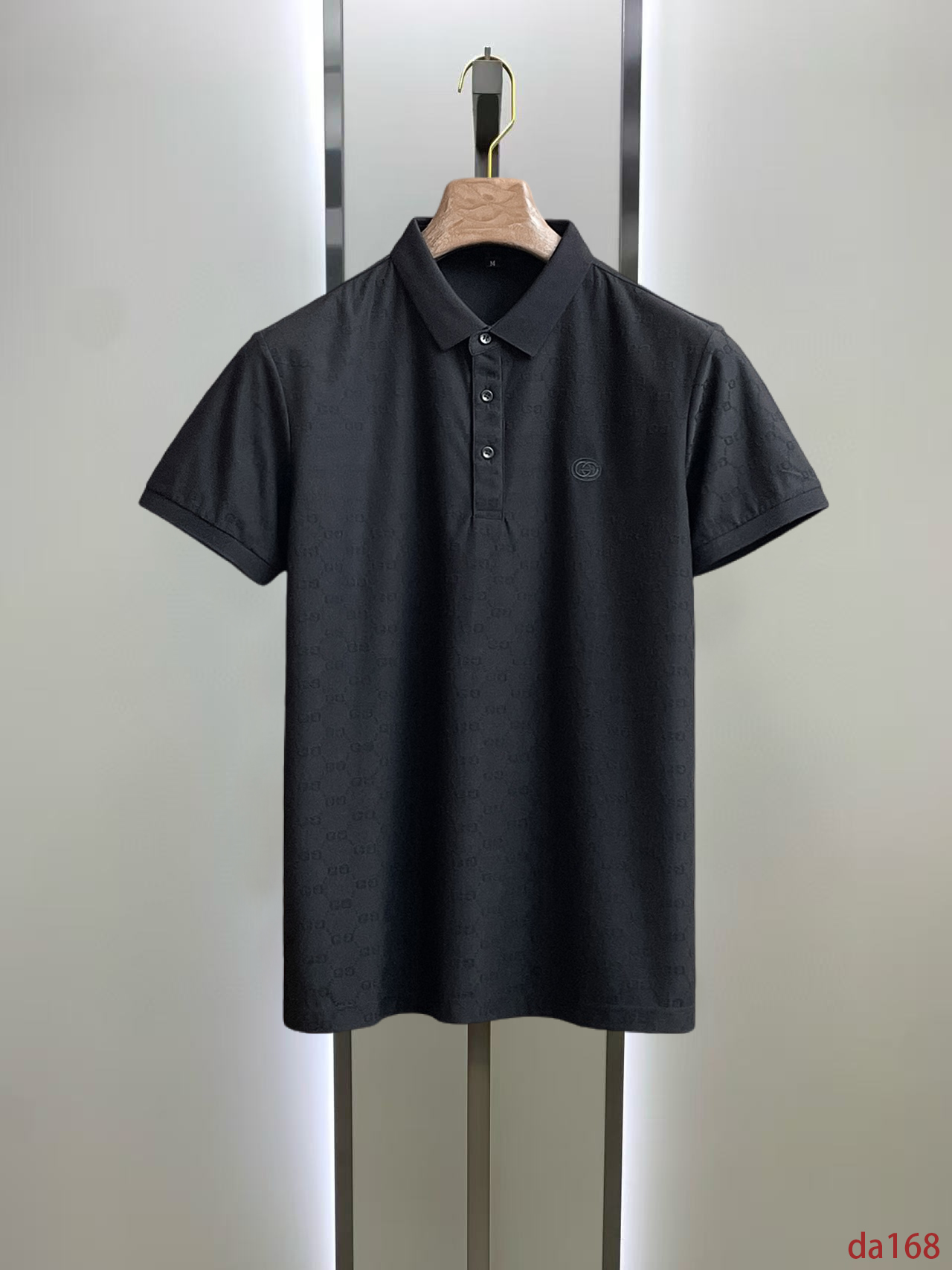 NO:448615,Guqi, high-end business, white-collar workers, must-have items for individuals in the unit!  Seizure-free pressed gel ice silk casual business short-sleeved Polo, technology fabric, ice silk traceless, very good body feel, smooth feel and great texture!  Good elasticity, no sense of restraint, the fabric has its own breathable mesh, moisture absorption and sweating, quick drying and keeping it dry, small lapel placket-breasted design, showing a straight posture, not soft pedal, simple style, can be used for business and leisure, highly recommended!  High-elastic ice silk, the touch is as smooth as jade silk, clean and neat, and elegant and gentlemanly. The high-end materials are the key to the fabric, the quality control must be used. The feel is extremely delicate and smooth, the fabric has a good gloss and upper body skeleton feel, so we can greet mature and quality men's clothing!  Sweat in summer and dry instantly, a brand new experience Business commuting and leisure M-4XL, T-shirt, alexander wang19860909古奇 高端商务 白领 单位人士必入单品！ 无痕压胶冰丝休闲商务短袖Polo,科技面料,冰丝无痕,体感非常棒,手感顺滑质感很棒！弹性好,无任何束缚感,面料自带透气网孔,吸湿排汗,速干保持干爽,小翻领门襟排扣设计,展露挺拔姿态,不软踏,简约款式,商务休闲都可驾驭,强烈推荐！高弹冰丝,触感堪比玉蚕丝一样丝滑,干净利落,儒雅绅士风度.高级材质,重点就是面料上,品控的必上,手感极其细腻光滑,面料光泽感和上身骨架感好,打招成熟品质男装！夏天出汗秒干,全新体验 商务通勤休闲 M-4XL,,T-shirt,alexander wang,Men's clothing