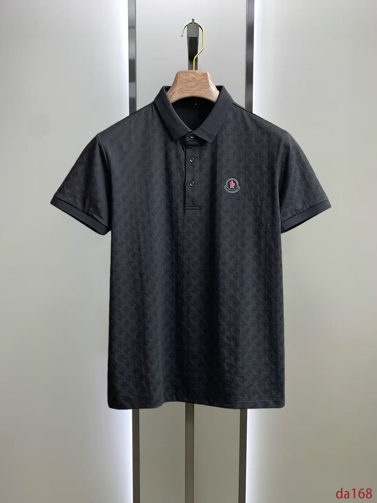 NO:448605,Mask, high-end business, white-collar workers, must-have items for individuals in the unit!  Seizure-free pressed gel ice silk casual business short-sleeved Polo, technology fabric, ice silk traceless, very good body feel, smooth feel and great texture!  Good elasticity, no sense of restraint, the fabric has its own breathable mesh, moisture absorption and sweating, quick drying and keeping it dry, small lapel placket-breasted design, showing a straight posture, not soft pedal, simple style, can be used for business and leisure, highly recommended!  High-elastic ice silk, the touch is as smooth as jade silk, clean and neat, and elegant and gentlemanly. The high-end materials are the key to the fabric, the quality control must be used. The feel is extremely delicate and smooth, the fabric has a good gloss and upper body skeleton feel, so we can greet mature and quality men's clothing!  Sweat in summer and dry instantly, a brand new experience Business commuting and leisure M-4XL, Moncler, T-shirt, alexander wang19860909蒙口 高端商务 白领 单位人士必入单品！ 无痕压胶冰丝休闲商务短袖Polo,科技面料,冰丝无痕,体感非常棒,手感顺滑质感很棒！弹性好,无任何束缚感,面料自带透气网孔,吸湿排汗,速干保持干爽,小翻领门襟排扣设计,展露挺拔姿态,不软踏,简约款式,商务休闲都可驾驭,强烈推荐！高弹冰丝,触感堪比玉蚕丝一样丝滑,干净利落,儒雅绅士风度.高级材质,重点就是面料上,品控的必上,手感极其细腻光滑,面料光泽感和上身骨架感好,打招成熟品质男装！夏天出汗秒干,全新体验 商务通勤休闲 M-4XL,,Moncler,T-shirt,alexander wang,Men's clothing