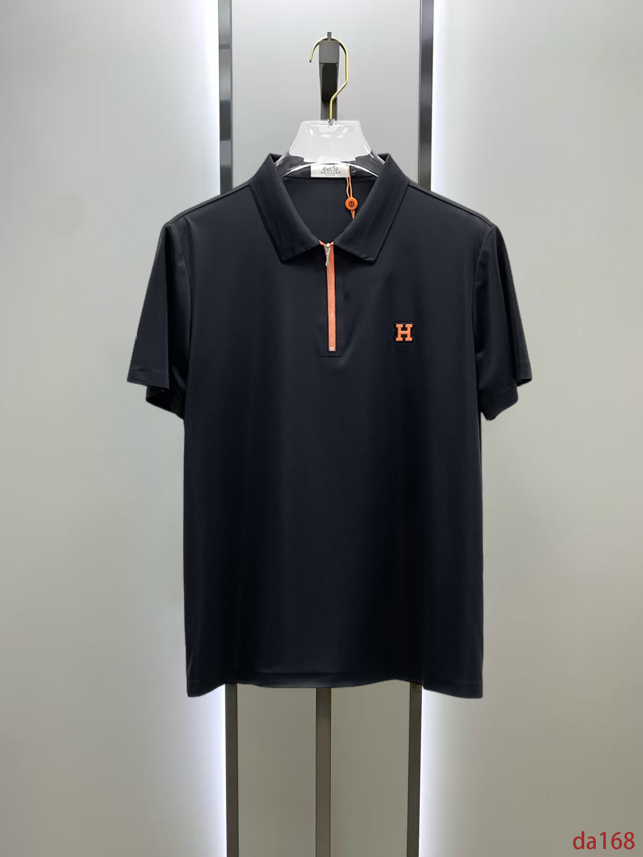 NO:448574,Hermes High-end Business White-collar workers are a must-have item for people in the unit!  Seizure-free pressed gel ice silk casual business short-sleeved Polo, technology fabric, ice silk traceless, very good body feel, smooth feel and great texture!  Good elasticity, no sense of restraint, the fabric has its own breathable mesh, moisture absorption and sweating, quick drying and keeping it dry, small lapel placket-breasted design, showing a straight posture, not soft pedal, simple style, can be used for business and leisure, highly recommended!  High-elastic ice silk, the touch is as smooth as jade silk, clean and neat, and elegant and gentlemanly. The high-end materials are the key to the fabric, the quality control must be used. The feel is extremely delicate and smooth, the fabric has a good gloss and upper body skeleton feel, so we can greet mature and quality men's clothing!  Sweat in summer and dry instantly, a brand new experience Business commuting and leisure M-4XL, hermes, T-shirt, alexander wang19860909爱马仕 高端商务 白领 单位人士必入单品！ 无痕压胶冰丝休闲商务短袖Polo,科技面料,冰丝无痕,体感非常棒,手感顺滑质感很棒！弹性好,无任何束缚感,面料自带透气网孔,吸湿排汗,速干保持干爽,小翻领门襟排扣设计,展露挺拔姿态,不软踏,简约款式,商务休闲都可驾驭,强烈推荐！高弹冰丝,触感堪比玉蚕丝一样丝滑,干净利落,儒雅绅士风度.高级材质,重点就是面料上,品控的必上,手感极其细腻光滑,面料光泽感和上身骨架感好,打招成熟品质男装！夏天出汗秒干,全新体验 商务通勤休闲 M-4XL,,hermes,T-shirt,alexander wang,Men's clothing