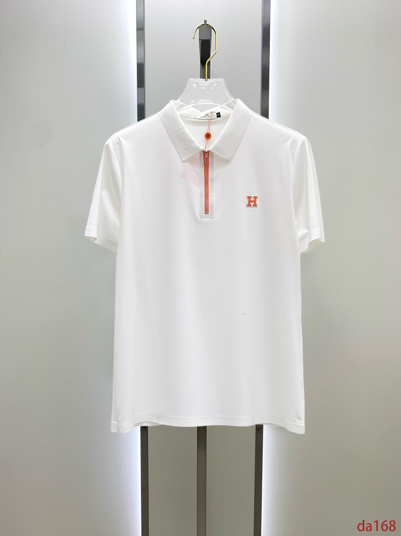 NO:448617,Hermes High-end Business White-collar workers are a must-have item for people in the unit!  Seizure-free pressed gel ice silk casual business short-sleeved Polo, technology fabric, ice silk traceless, very good body feel, smooth feel and great texture!  Good elasticity, no sense of restraint, the fabric has its own breathable mesh, moisture absorption and sweating, quick drying and keeping it dry, small lapel placket-breasted design, showing a straight posture, not soft pedal, simple style, can be used for business and leisure, highly recommended!  High-elastic ice silk, the touch is as smooth as jade silk, clean and neat, and elegant and gentlemanly. The high-end materials are the key to the fabric, the quality control must be used. The feel is extremely delicate and smooth, the fabric has a good gloss and upper body skeleton feel, so we can greet mature and quality men's clothing!  Sweat in summer and dry instantly, a brand new experience Business commuting and leisure M-4XL, hermes, T-shirt, alexander wang19860909爱马仕 高端商务 白领 单位人士必入单品！ 无痕压胶冰丝休闲商务短袖Polo,科技面料,冰丝无痕,体感非常棒,手感顺滑质感很棒！弹性好,无任何束缚感,面料自带透气网孔,吸湿排汗,速干保持干爽,小翻领门襟排扣设计,展露挺拔姿态,不软踏,简约款式,商务休闲都可驾驭,强烈推荐！高弹冰丝,触感堪比玉蚕丝一样丝滑,干净利落,儒雅绅士风度.高级材质,重点就是面料上,品控的必上,手感极其细腻光滑,面料光泽感和上身骨架感好,打招成熟品质男装！夏天出汗秒干,全新体验 商务通勤休闲 M-4XL,,hermes,T-shirt,alexander wang,Men's clothing