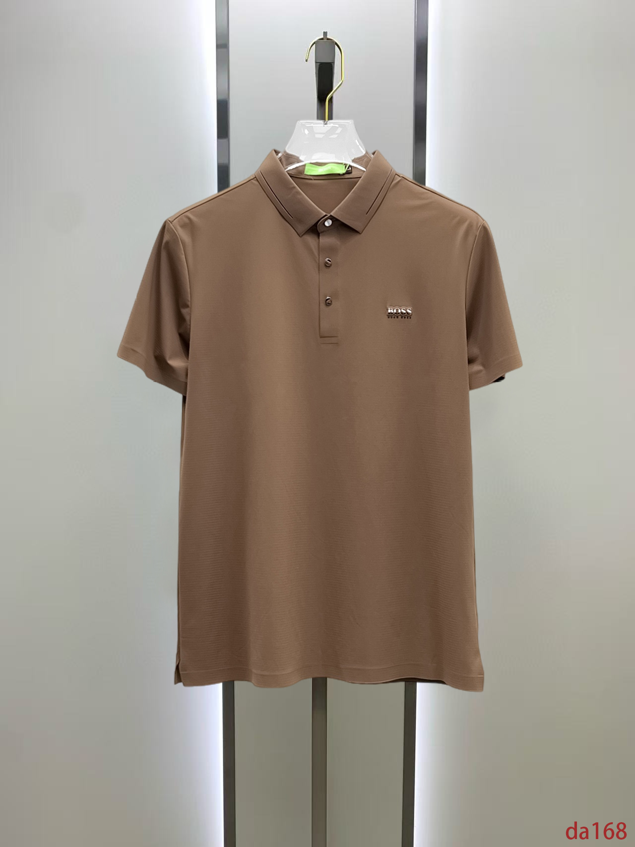 NO:448545,BOSS High-end Business White-collar workers are a must-have item for individuals in the unit!  Seizure-free pressed gel ice silk casual business short-sleeved Polo, technology fabric, ice silk traceless, very good body feel, smooth feel and great texture!  Good elasticity, no sense of restraint, the fabric has its own breathable mesh, moisture absorption and sweating, quick drying and keeping it dry, small lapel placket-breasted design, showing a straight posture, not soft pedal, simple style, can be used for business and leisure, highly recommended!  High-elastic ice silk, the touch is as smooth as jade silk, clean and neat, and elegant and gentlemanly. The high-end materials are the key to the fabric, the quality control must be used. The feel is extremely delicate and smooth, the fabric has a good gloss and upper body skeleton feel, so we can greet mature and quality men's clothing!  Sweat in summer and dry instantly, a brand new experience Business commuting and leisure M-4XL, T-shirt, alexander wang19860909BOSS 高端商务 白领 单位人士必入单品！ 无痕压胶冰丝休闲商务短袖Polo,科技面料,冰丝无痕,体感非常棒,手感顺滑质感很棒！弹性好,无任何束缚感,面料自带透气网孔,吸湿排汗,速干保持干爽,小翻领门襟排扣设计,展露挺拔姿态,不软踏,简约款式,商务休闲都可驾驭,强烈推荐！高弹冰丝,触感堪比玉蚕丝一样丝滑,干净利落,儒雅绅士风度.高级材质,重点就是面料上,品控的必上,手感极其细腻光滑,面料光泽感和上身骨架感好,打招成熟品质男装！夏天出汗秒干,全新体验 商务通勤休闲 M-4XL,,T-shirt,alexander wang,Men's clothing