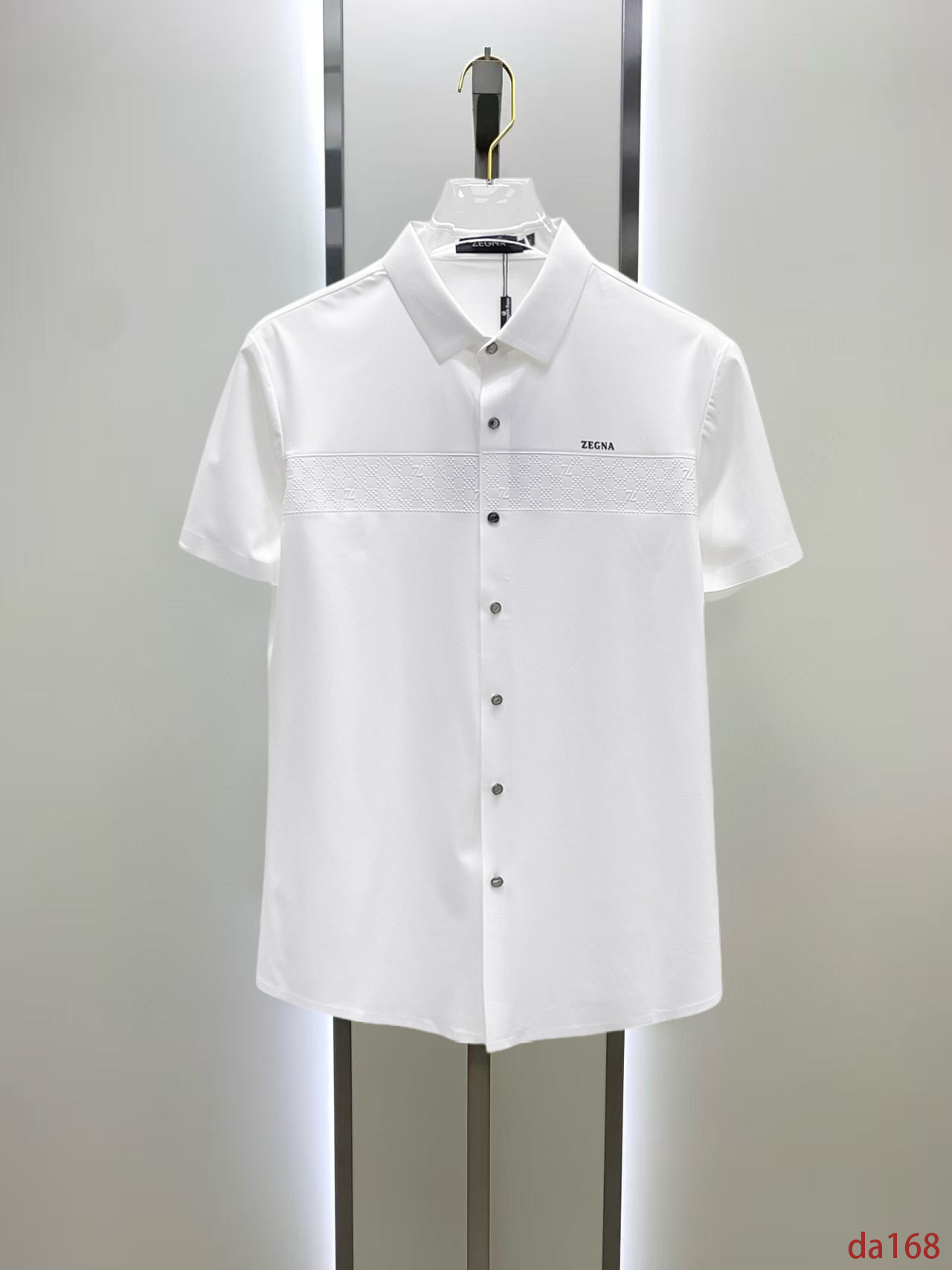 NO:448524,Jenia High-end Business White-collar workers are a must-have item for individuals in the unit!  Seal-free pressed glue ice silk casual business short-sleeved shirt, technological fabric, ice silk traceless, very good body feel, smooth feel and great texture!  Good elasticity, no sense of restraint, the fabric has its own breathable mesh, moisture absorption and sweating, quick drying and keeping it dry, small lapel placket-breasted design, showing a straight posture, not soft pedal, simple style, can be used for business and leisure, highly recommended!  High-elastic ice silk, the touch is as smooth as jade silk, clean and neat, and elegant and gentlemanly. The high-end materials are the key to the fabric, the quality control must be used. The feel is extremely delicate and smooth, the fabric has a good gloss and upper body skeleton feel, so we can greet mature and quality men's clothing!  Sweat in summer and dry in seconds, a brand new experience Business commuting and leisure M-4XL, zegna,shirts,T-shirt,alexander wang19860909杰尼亚 高端商务 白领 单位人士必入单品！ 无痕压胶冰丝休闲商务短袖衬衫,科技面料,冰丝无痕,体感非常棒,手感顺滑质感很棒！弹性好,无任何束缚感,面料自带透气网孔,吸湿排汗,速干保持干爽,小翻领门襟排扣设计,展露挺拔姿态,不软踏,简约款式,商务休闲都可驾驭,强烈推荐！高弹冰丝,触感堪比玉蚕丝一样丝滑,干净利落,儒雅绅士风度.高级材质,重点就是面料上,品控的必上,手感极其细腻光滑,面料光泽感和上身骨架感好,打招成熟品质男装！夏天出汗秒干,全新体验 商务通勤休闲 M-4XL,,zegna,shirts,T-shirt,alexander wang,Men's clothing