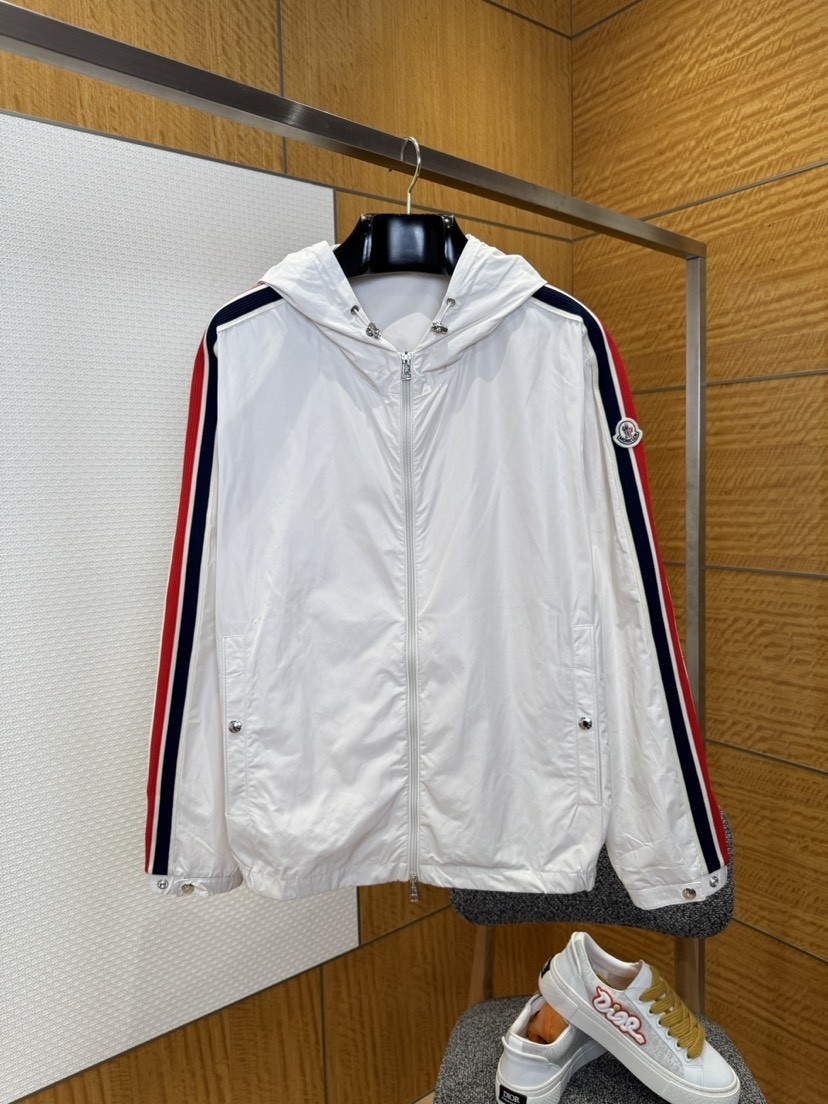 Moncler Jacket 07922