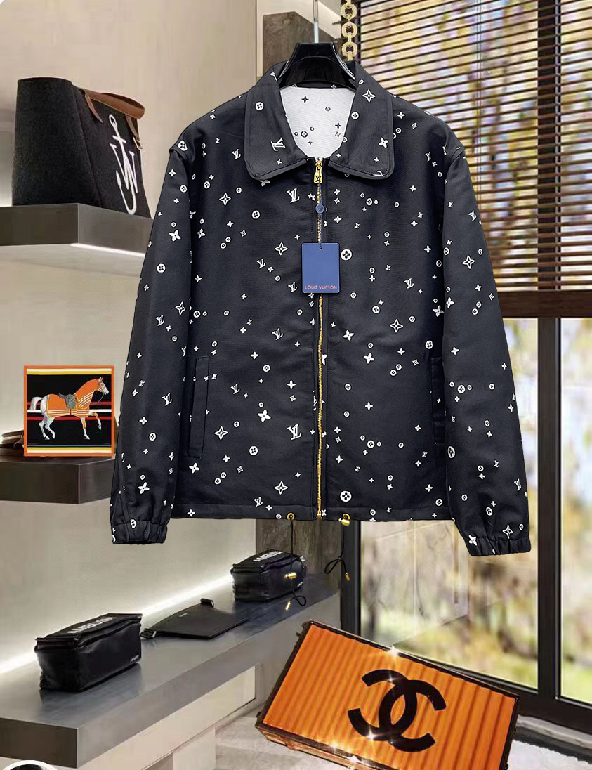 NO:734294,LV 2026 new spring jacket, original 1:1 customized hardware accessories, all imported original customization, welcome to compare at the counter, super soft, super heavy fabric, perfect workmanship, pay attention to the fabric, super comfortable, exclusive model, non-market goods, same size for men and women, M to XXXL, Louis Vuitton, jackets & coats,19860909LV 2026开春新款夹克 原版1:1订制五金配件全进口原版定制 欢迎专柜对比 超柔软 超级重面料做工杠杠的版型完美 注意面料超舒服 独家款 非市场货 男女同款尺码M一XXXL,,louis vuitton,jackets & coats,,Men's clothing