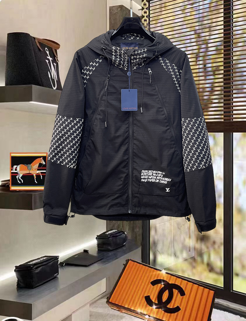 NO:734352,LV 2026 new spring jacket, original 1:1 customized hardware accessories, all imported original customization, welcome to compare at the counter, super soft, super heavy fabric, perfect workmanship, pay attention to the fabric, super comfortable, exclusive model, non-market goods, same size for men and women, M to XXXL, Louis Vuitton, jackets & coats,19860909LV 2026开春新款夹克 原版1:1订制五金配件全进口原版定制 欢迎专柜对比 超柔软 超级重面料做工杠杠的版型完美 注意面料超舒服 独家款 非市场货 男女同款尺码M一XXXL,,louis vuitton,jackets & coats,,Men's clothing