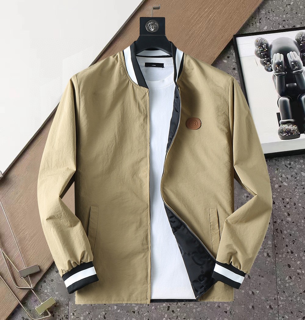 NO:596507,Gucci double-wear, 2025 new autumn jacket, the new product on the show is in perfect condition, comfortable and warm, complete with three labels, full and attractive color, very outstanding design, easily upgrades the fashion sense, extremely elegant and rigorous workmanship, neat and meticulous wiring!  A masterpiece from a famous designer!  The upper body does not look bloated and is super handsome!  Available size M ~ XXXL,,jackets & coats,jackets & coats,alexander wang19860909古奇 双面穿,2025开秋新款夹克外套,秀场新品品相非常完美,舒适保暖,三标齐全色泽饱满诱人,非常出彩的设计,轻松将时髦感进阶,做工极为考究严谨,走线工整细致！大牌设计师巨作！上身不显臃肿、超级帅气！现货码数M ～ XXXL,,jackets & coats,jackets & coats,alexander wang,Men's clothing