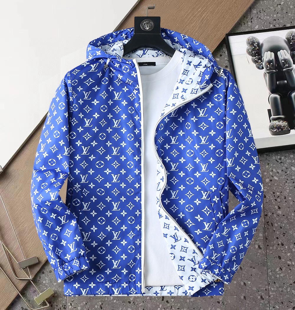 NO:596533,LV 2025 new autumn jacket, the new product on the show is in perfect condition, comfortable and warm, complete with three labels, full and attractive color, very outstanding design, easily upgrades the fashion sense, extremely sophisticated workmanship, neat and meticulous wiring!  A masterpiece from a famous designer!  The upper body does not look bloated and is super handsome!  Available sizes M ~ XXXL,,louis vuitton,jackets & coats,jackets & coats,alexander wang19860909LV 2025开秋新款夹克外套,秀场新品品相非常完美,舒适保暖,三标齐全色泽饱满诱人,非常出彩的设计,轻松将时髦感进阶,做工极为考究严谨,走线工整细致！大牌设计师巨作！上身不显臃肿、超级帅气！现货码数M ～ XXXL,,louis vuitton,jackets & coats,jackets & coats,alexander wang,Men's clothing