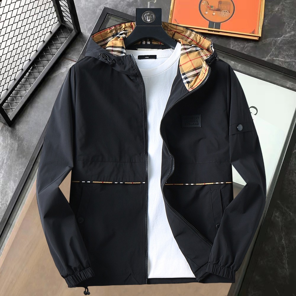 NO:737134,Burberry's 2026 spring new jacket, the new product on the show is in perfect condition, comfortable and warm, complete with three colors, full and attractive color, very outstanding design, easily upgrades the fashion sense, extremely elegant and rigorous workmanship, neat and meticulous wiring!  A masterpiece from a famous designer!  The upper body does not look bloated and is super handsome!  Available size M ~ XXXL,,burberry,jackets & coats,jackets & coats,19860909巴宝莉 2026开春新款夹克外套,秀场新品品相非常完美,舒适保暖,三标齐全色泽饱满诱人,非常出彩的设计,轻松将时髦感进阶,做工极为考究严谨,走线工整细致！大牌设计师巨作！上身不显臃肿、超级帅气！现货码数M ～ XXXL,,burberry,jackets & coats,jackets & coats,,Men's clothing