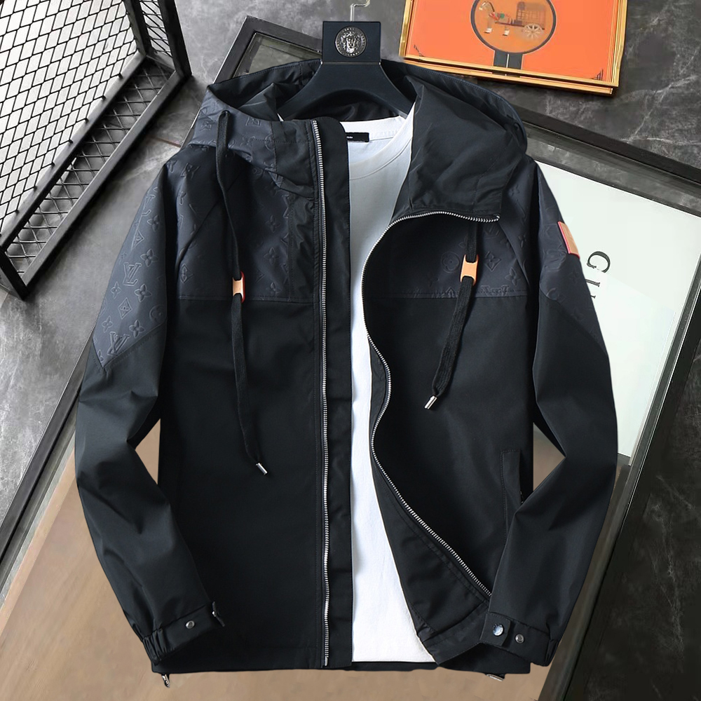 NO:737147,LV 2026 spring new jacket, the new product on the show is in perfect condition, comfortable and warm, complete with three labels, full and attractive color, very outstanding design, easily upgrades the fashion sense, extremely elegant and rigorous workmanship, neat and meticulous wiring!  A masterpiece from a famous designer!  The upper body does not look bloated and is super handsome!  Available size M ~ XXXL,,louis vuitton,jackets & coats,jackets & coats,19860909LV 2026开春新款夹克外套,秀场新品品相非常完美,舒适保暖,三标齐全色泽饱满诱人,非常出彩的设计,轻松将时髦感进阶,做工极为考究严谨,走线工整细致！大牌设计师巨作！上身不显臃肿、超级帅气！现货码数M ～ XXXL,,louis vuitton,jackets & coats,jackets & coats,,Men's clothing