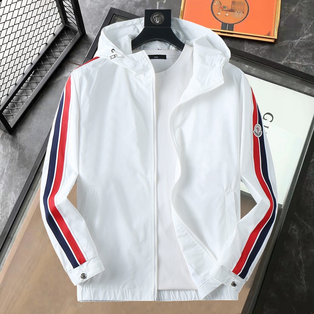 NO:737180,Mengkou 2026 new spring jacket, the new product on the show is in perfect condition, comfortable and warm, complete with three labels, full and attractive color, very outstanding design, easily upgrades the sense of fashion, the workmanship is extremely sophisticated and rigorous, and the wiring is neat and meticulous!  A masterpiece from a famous designer!  The upper body does not look bloated and is super handsome!  Available sizes M ~ XXXL,,Moncler,jackets & coats,jackets & coats,19860909蒙口 2026开春新款夹克外套,秀场新品品相非常完美,舒适保暖,三标齐全色泽饱满诱人,非常出彩的设计,轻松将时髦感进阶,做工极为考究严谨,走线工整细致！大牌设计师巨作！上身不显臃肿、超级帅气！现货码数M ～ XXXL,,Moncler,jackets & coats,jackets & coats,,Men's clothing