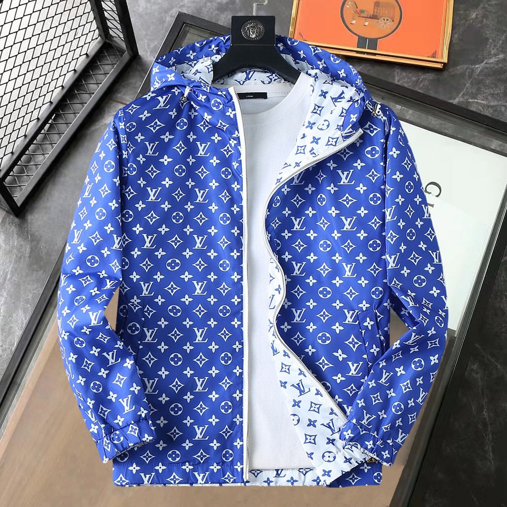 NO:737155,LV 2026 spring new jacket, the new product on the show is in perfect condition, comfortable and warm, complete with three labels, full and attractive color, very outstanding design, easily upgrades the fashion sense, extremely elegant and rigorous workmanship, neat and meticulous wiring!  A masterpiece from a famous designer!  The upper body does not look bloated and is super handsome!  Available size M ~ XXXL,,louis vuitton,jackets & coats,jackets & coats,19860909LV 2026开春新款夹克外套,秀场新品品相非常完美,舒适保暖,三标齐全色泽饱满诱人,非常出彩的设计,轻松将时髦感进阶,做工极为考究严谨,走线工整细致！大牌设计师巨作！上身不显臃肿、超级帅气！现货码数M ～ XXXL,,louis vuitton,jackets & coats,jackets & coats,,Men's clothing