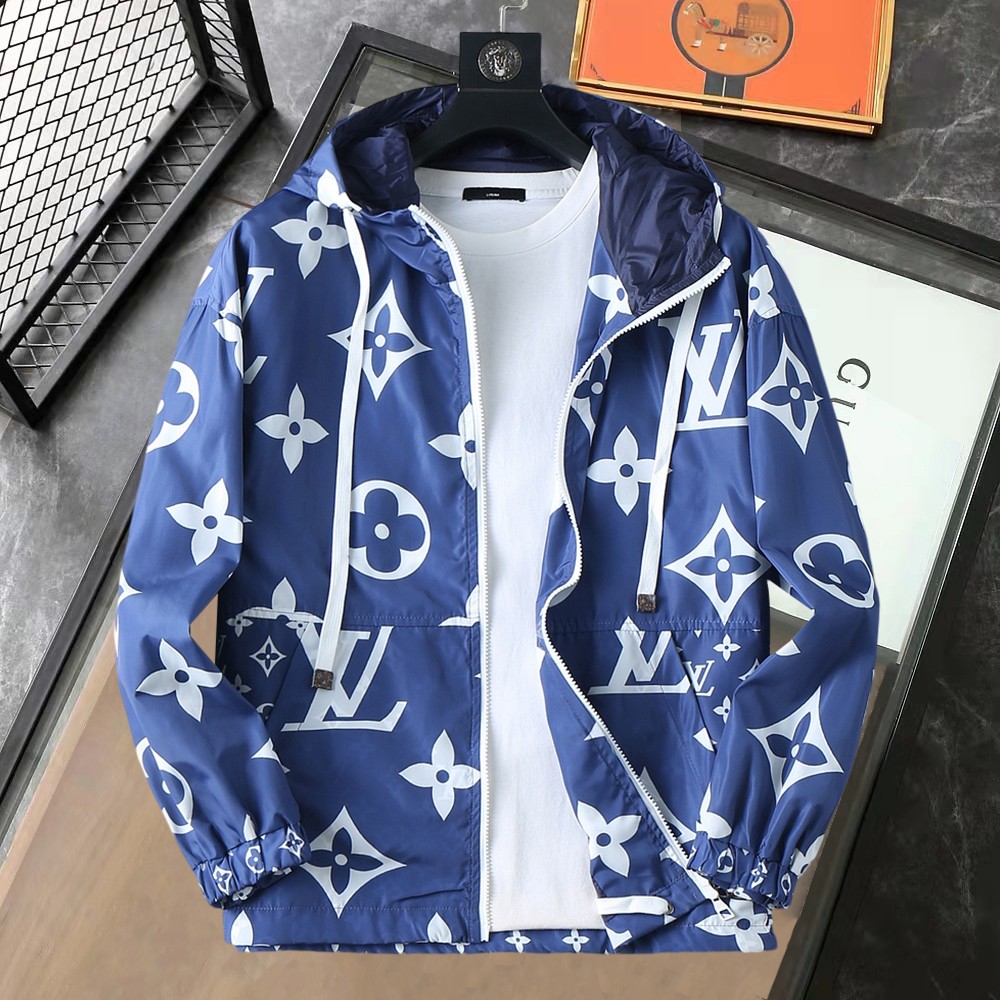 NO:737165,LV 2026 spring new jacket, the new product on the show is in perfect condition, comfortable and warm, complete with three labels, full and attractive color, very outstanding design, easily upgrades the fashion sense, extremely elegant and rigorous workmanship, neat and meticulous wiring!  A masterpiece from a famous designer!  The upper body does not look bloated and is super handsome!  Available size M ~ XXXL,,louis vuitton,jackets & coats,jackets & coats,19860909LV 2026开春新款夹克外套,秀场新品品相非常完美,舒适保暖,三标齐全色泽饱满诱人,非常出彩的设计,轻松将时髦感进阶,做工极为考究严谨,走线工整细致！大牌设计师巨作！上身不显臃肿、超级帅气！现货码数M ～ XXXL,,louis vuitton,jackets & coats,jackets & coats,,Men's clothing