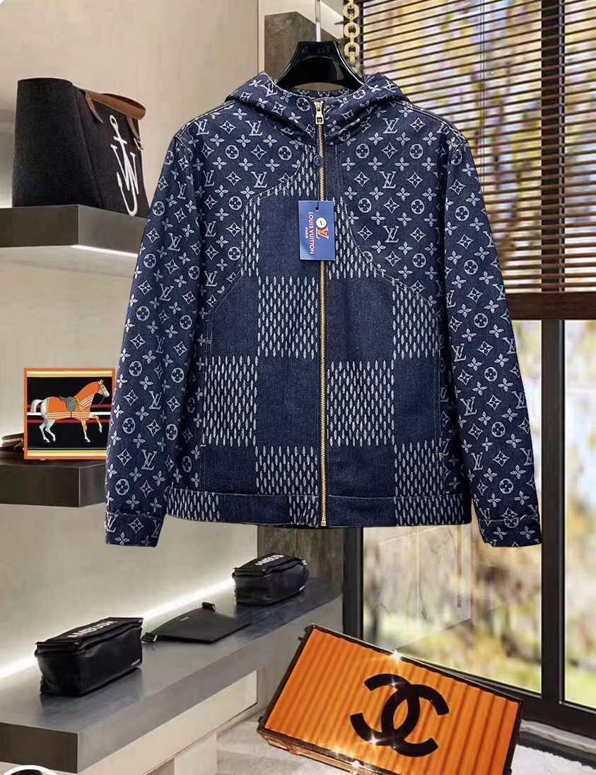 Louis Vuitton 2025 Fall/Winter Down Jacket with Signature Logo Design