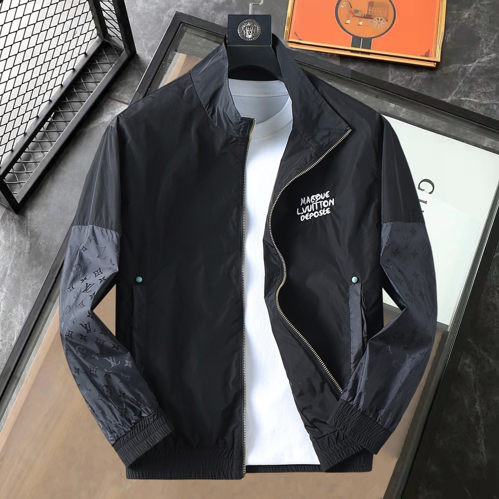 NO:737140,LV 2026 spring new jacket, the new product on the show is in perfect condition, comfortable and warm, complete with three labels, full and attractive color, very outstanding design, easily upgrades the fashion sense, extremely elegant and rigorous workmanship, neat and meticulous wiring!  A masterpiece from a famous designer!  The upper body does not look bloated and is super handsome!  Available size M ~ XXXL,,louis vuitton,jackets & coats,jackets & coats,19860909LV 2026开春新款夹克外套,秀场新品品相非常完美,舒适保暖,三标齐全色泽饱满诱人,非常出彩的设计,轻松将时髦感进阶,做工极为考究严谨,走线工整细致！大牌设计师巨作！上身不显臃肿、超级帅气！现货码数M ～ XXXL,,louis vuitton,jackets & coats,jackets & coats,,Men's clothing