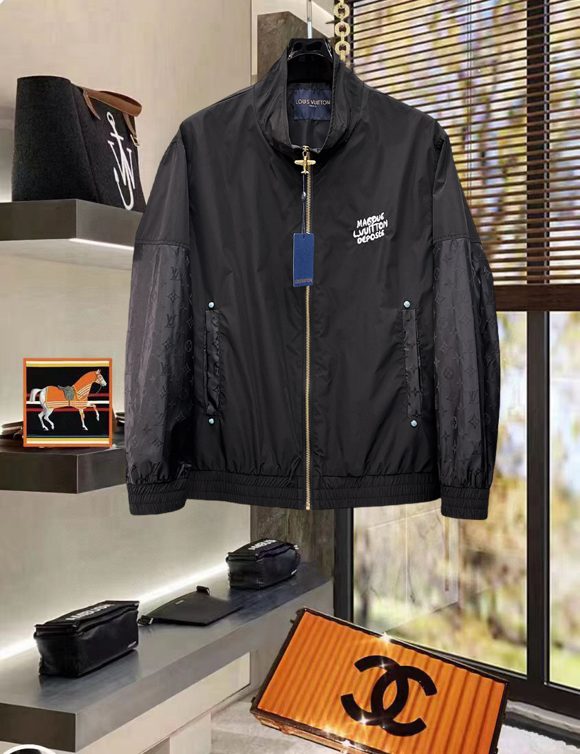 NO:734360,LV 2026 new spring jacket, original 1:1 customized hardware accessories, all imported original customization, welcome to compare at the counter, super soft, super heavy fabric, perfect workmanship, pay attention to the fabric, super comfortable, exclusive model, non-market goods, same size for men and women, M to XXXL, Louis Vuitton, jackets & coats,19860909LV 2026开春新款夹克 原版1:1订制五金配件全进口原版定制 欢迎专柜对比 超柔软 超级重面料做工杠杠的版型完美 注意面料超舒服 独家款 非市场货 男女同款尺码M一XXXL,,louis vuitton,jackets & coats,,Men's clothing